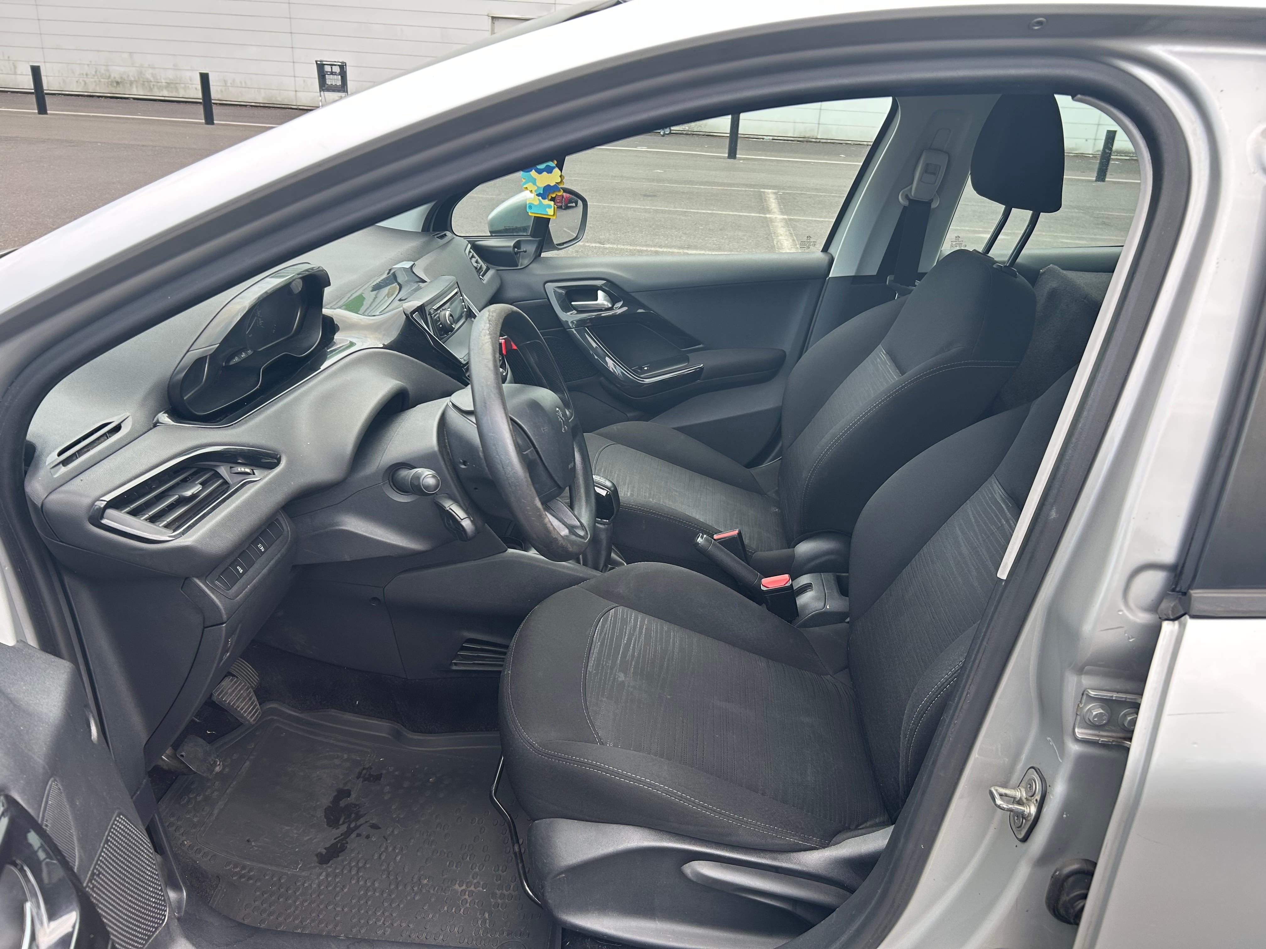 Peugeot 208 Société