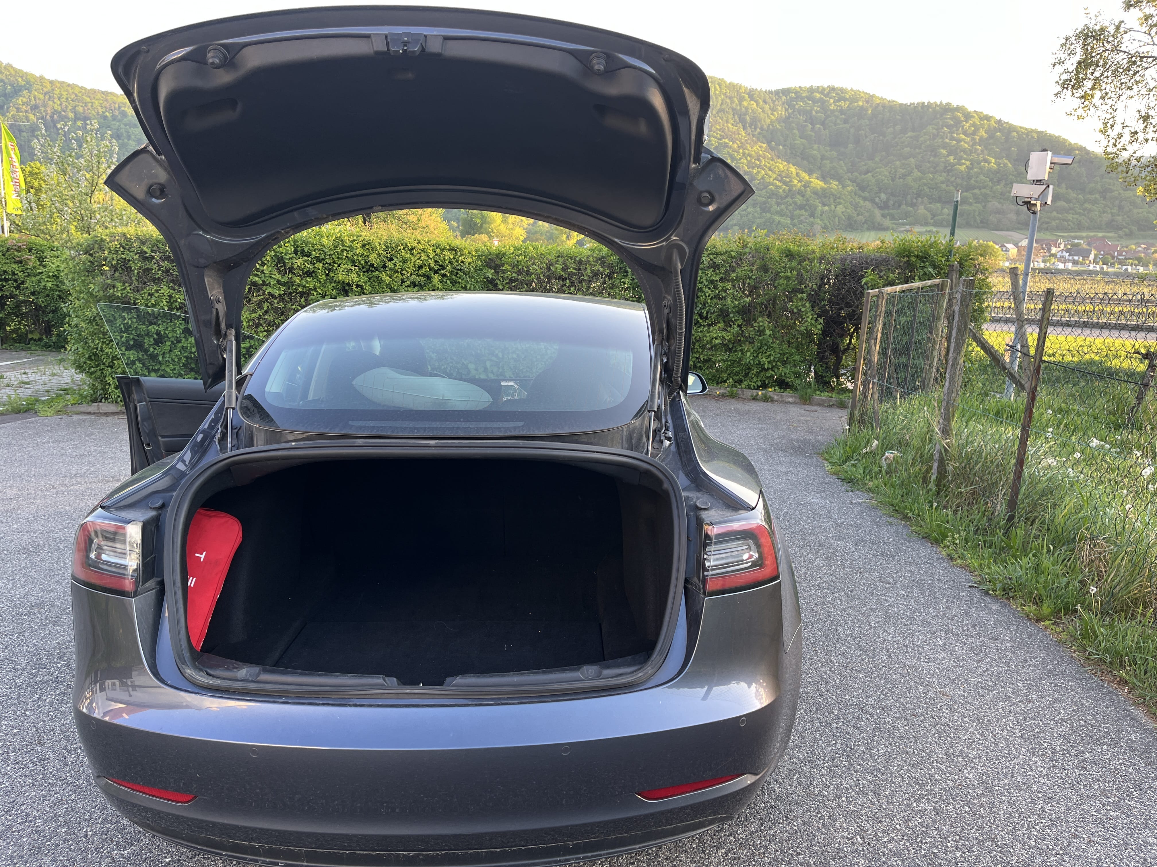 Tesla Model 3 Longe Range mit Bluetooth-Audio