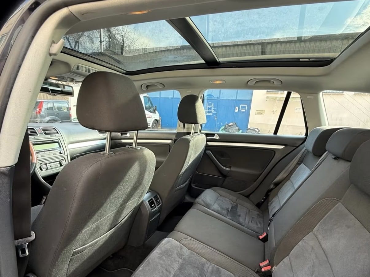 Volkswagen Golf avec Siège bébé