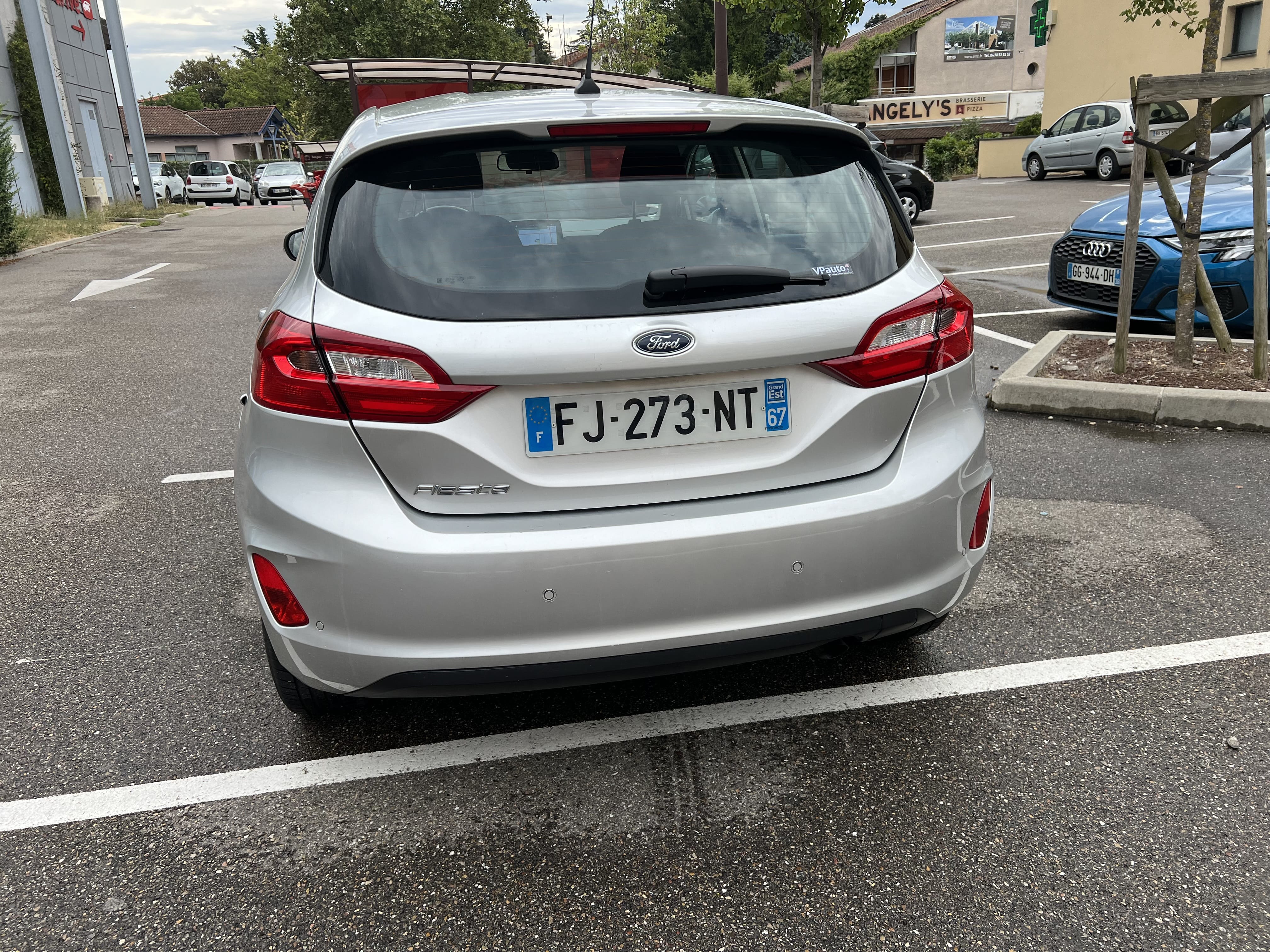 Ford Fiesta 1,5 TDCI 85ch Business Nav avec GPS