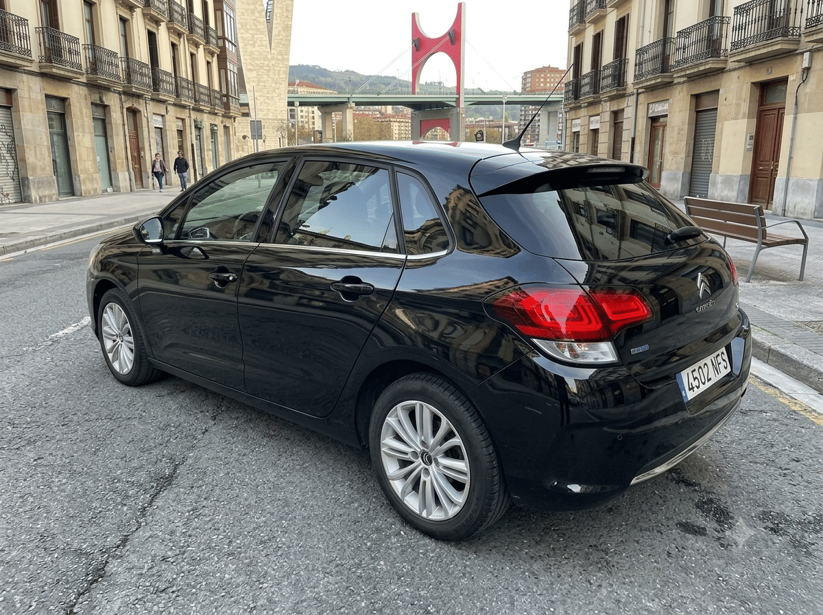 Citroen C4 1.6 BlueHDI 120cv avec GPS