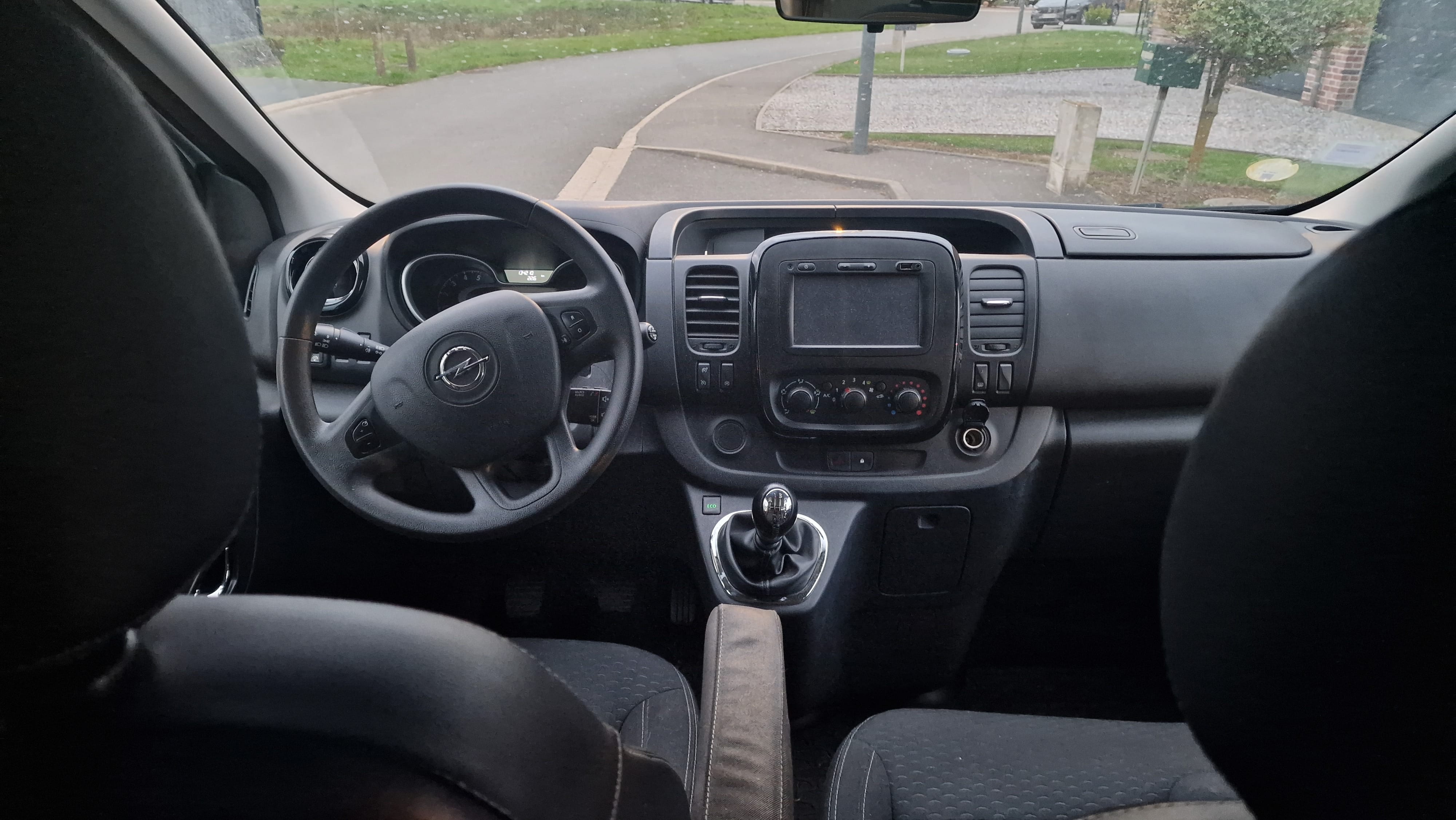 Opel Vivaro Combi 1.9 avec GPS