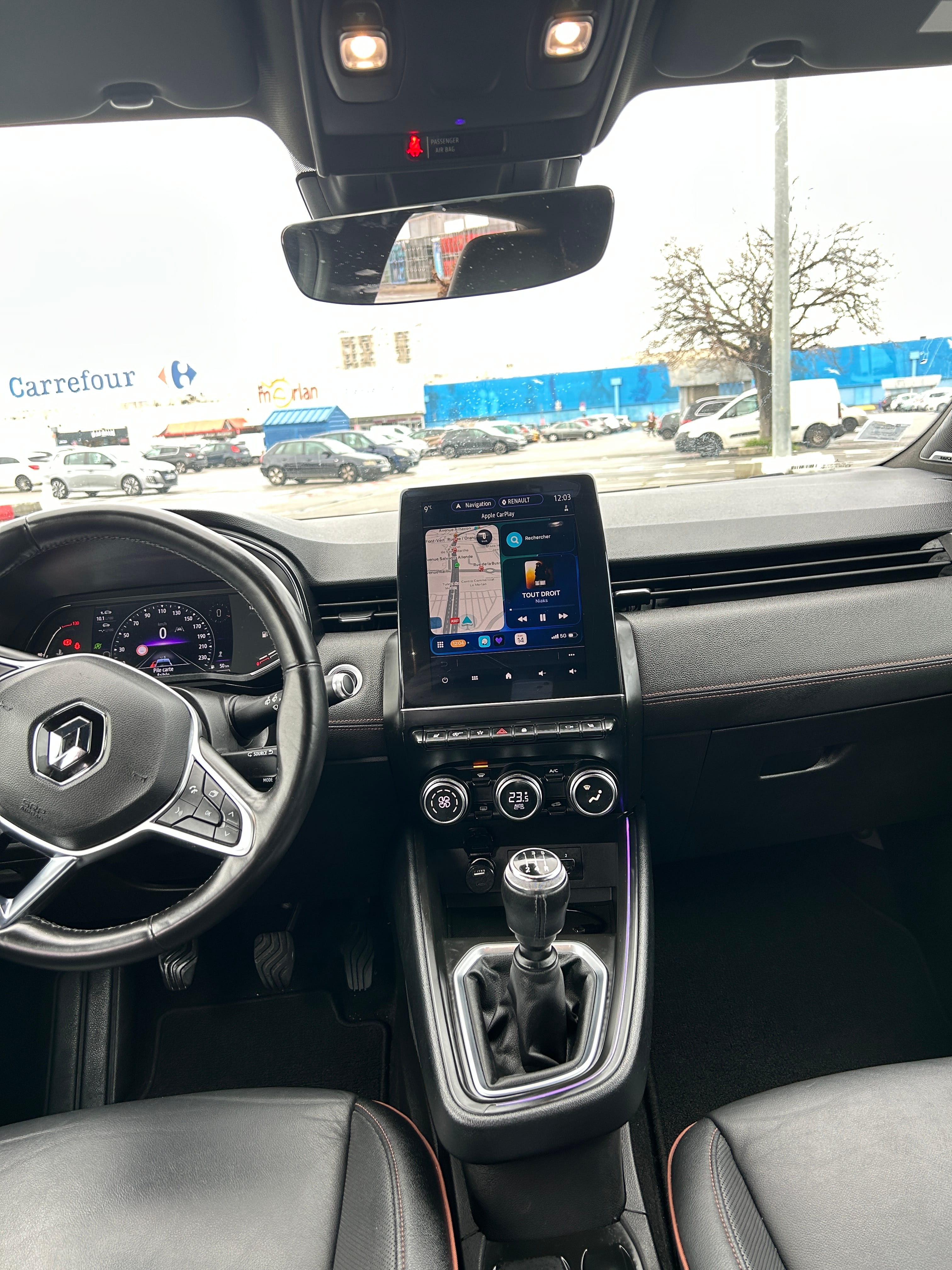 Renault Clio with Backup camera