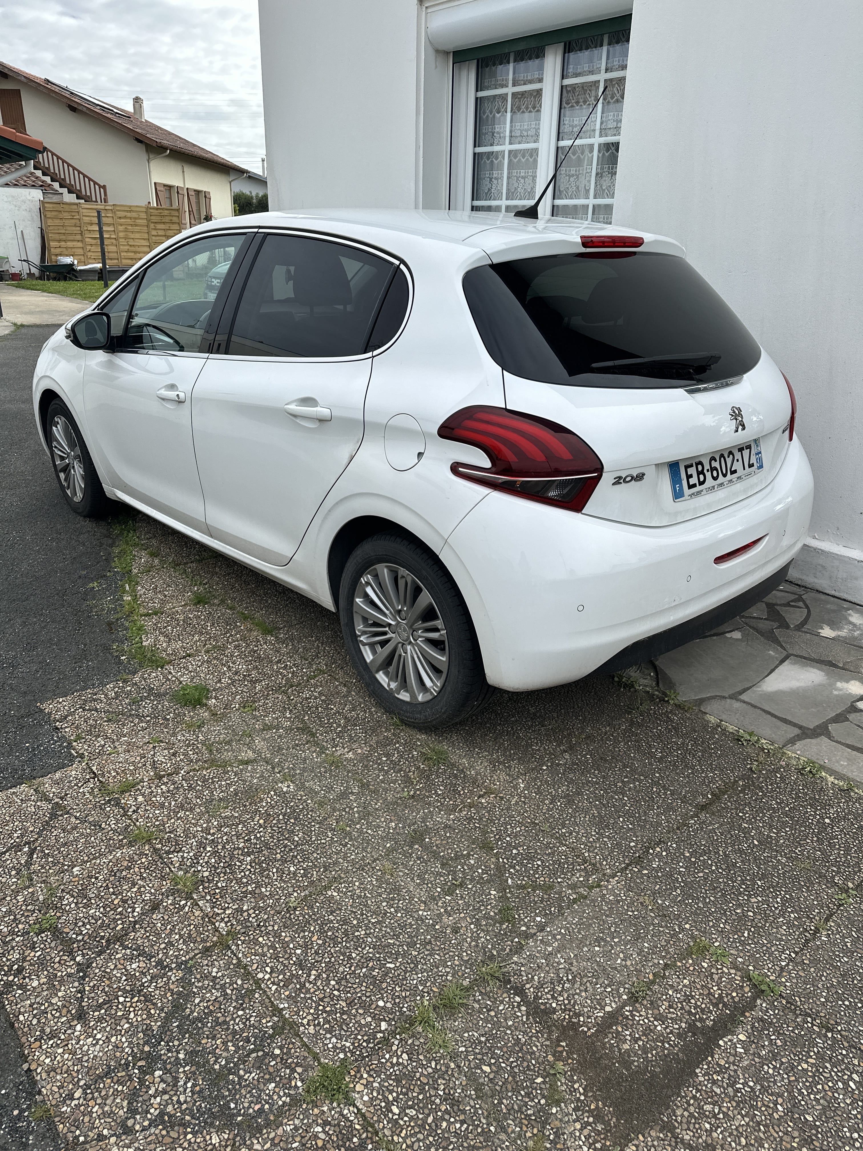 Peugeot 208 avec GPS