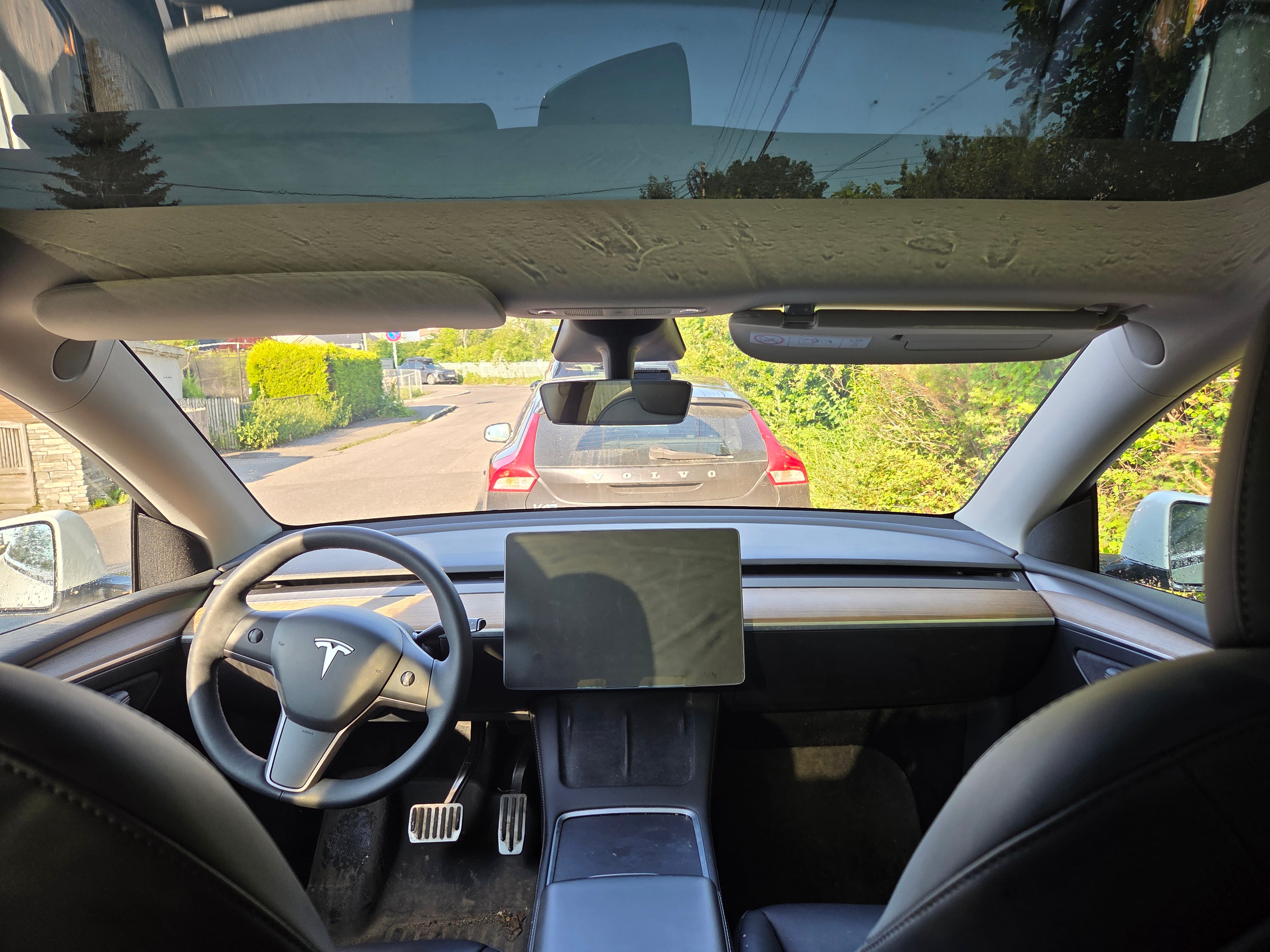 Tesla Model Y med GPS