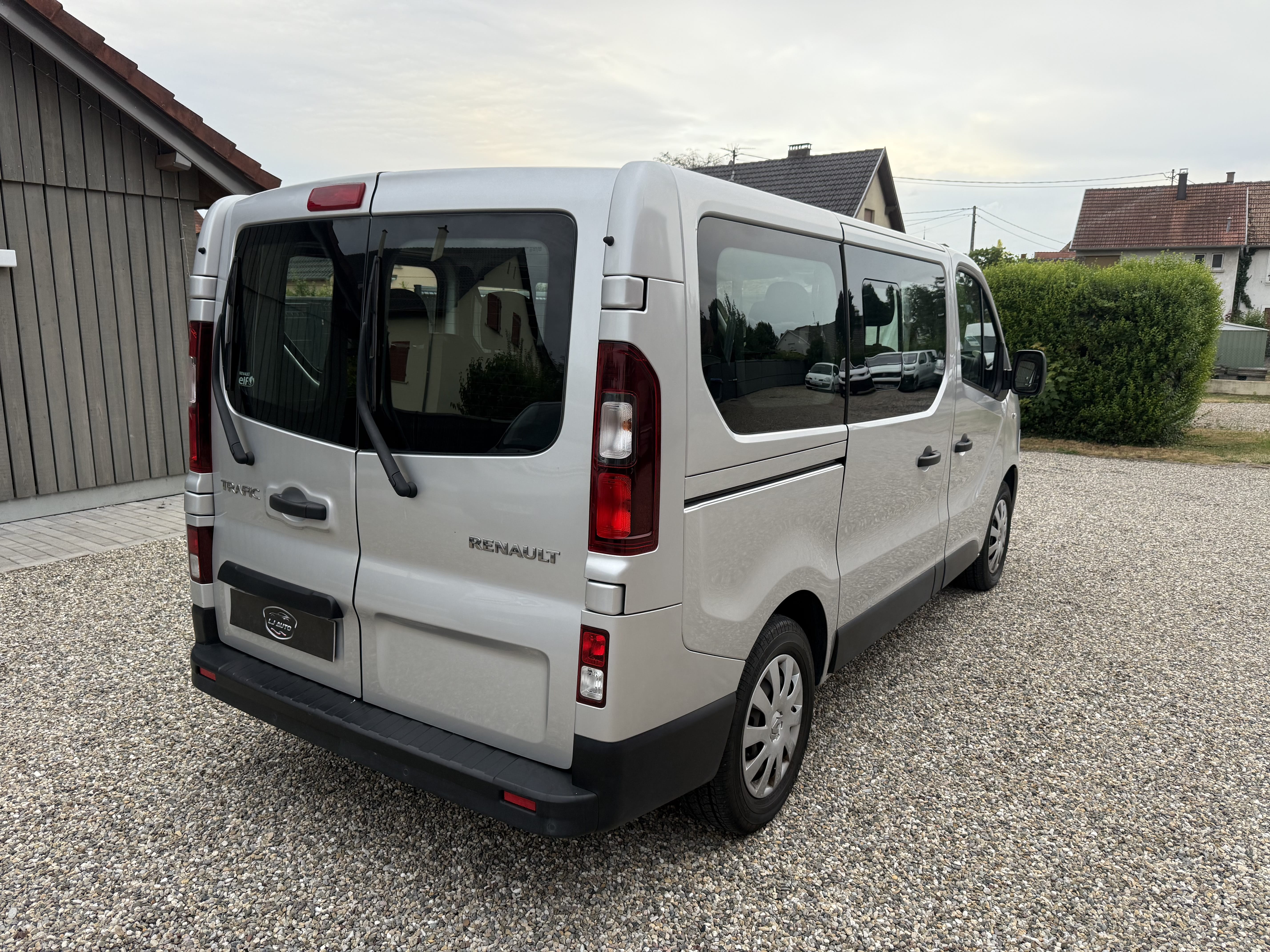 Renault Trafic Passenger 125ch 9 places GPS (vignette suisse 2025) avec GPS