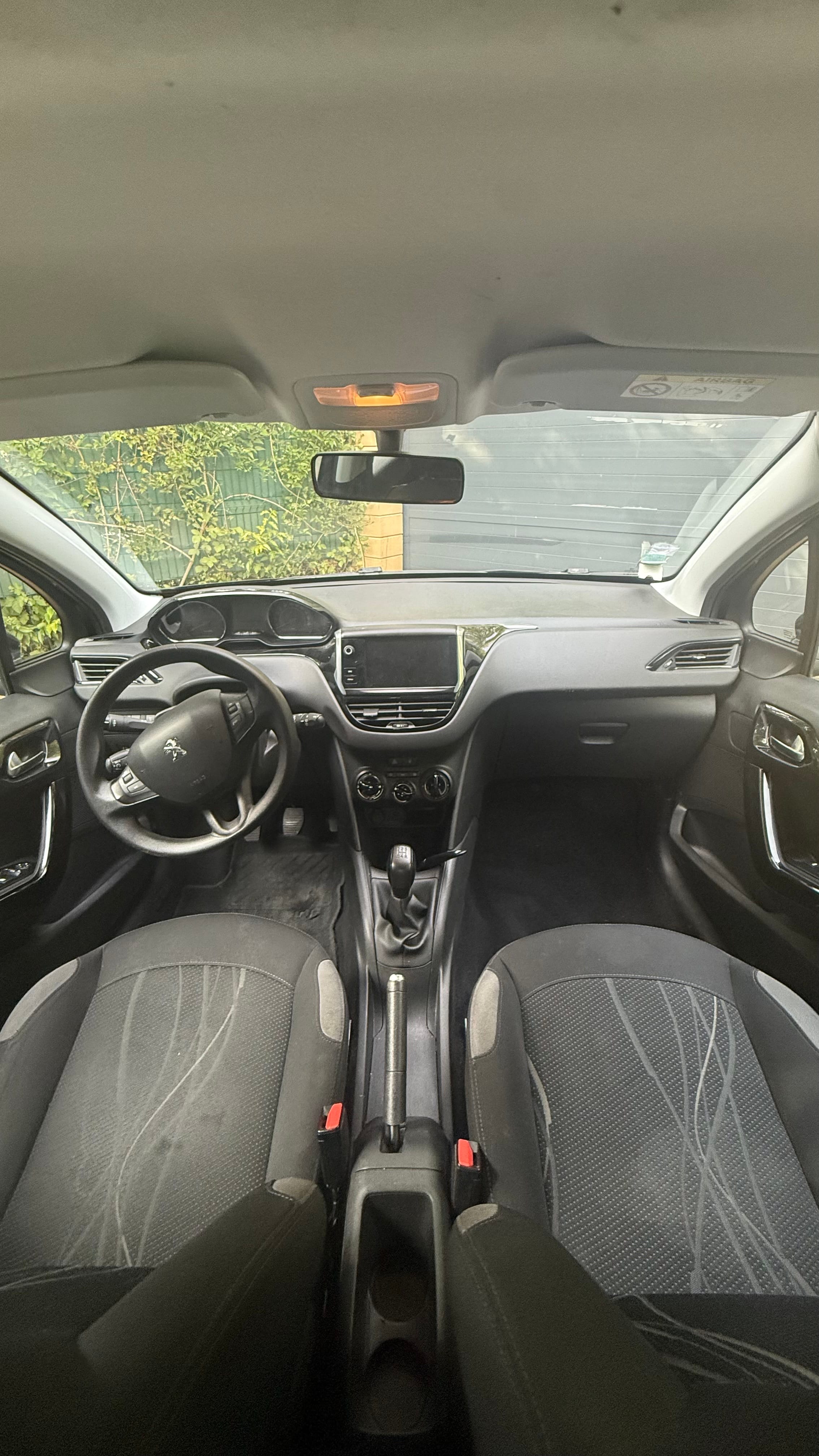 Peugeot 208 avec Autoradio