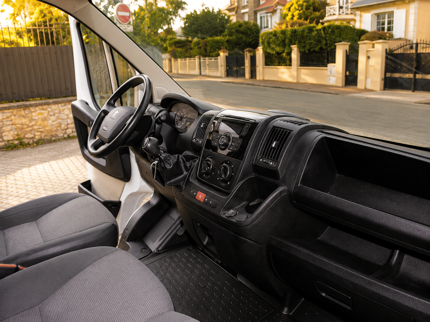 Peugeot Boxer DC-712-PA avec Entrée audio / iPod