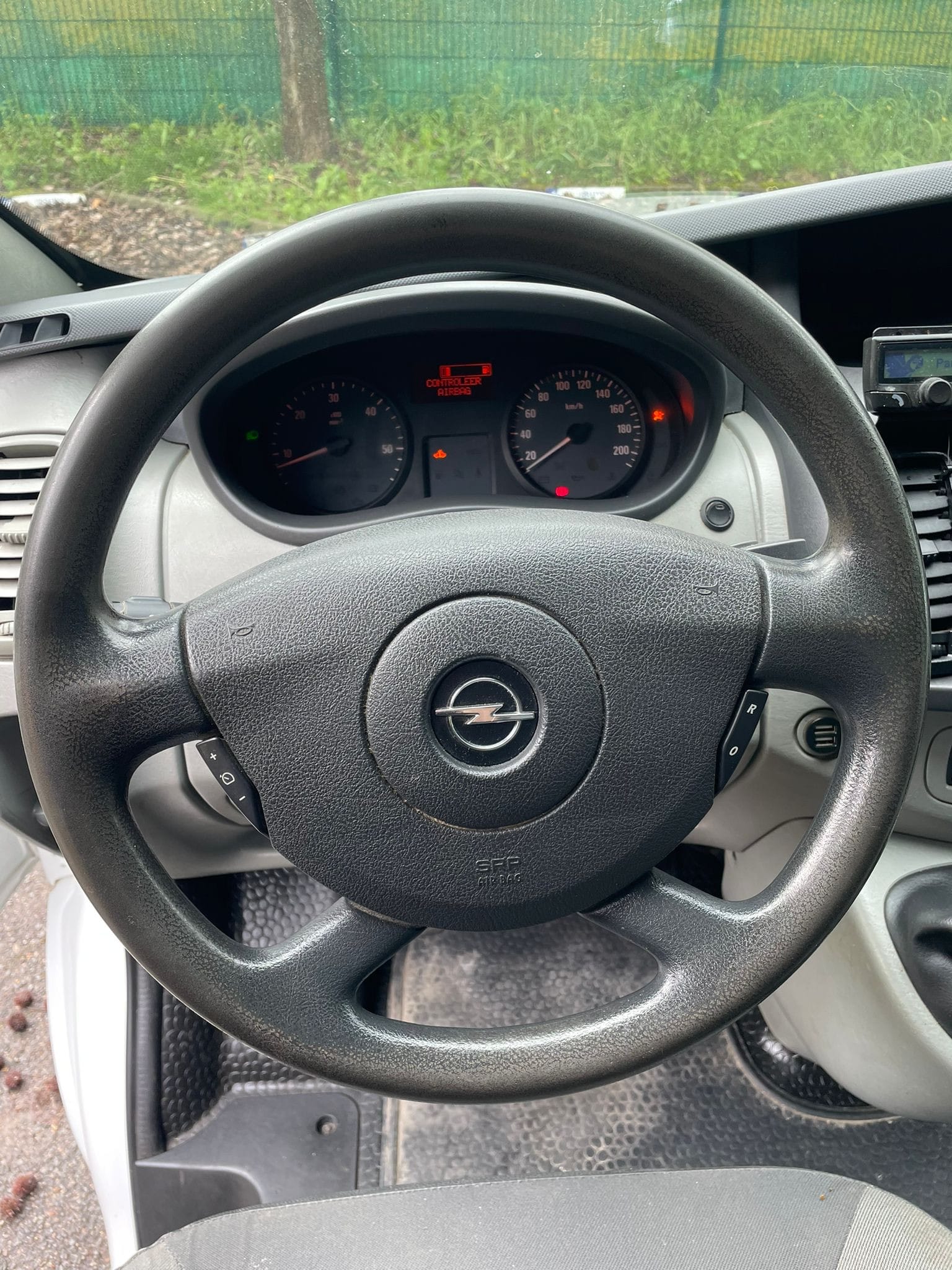 Opel Vivaro avec Coffre de toit