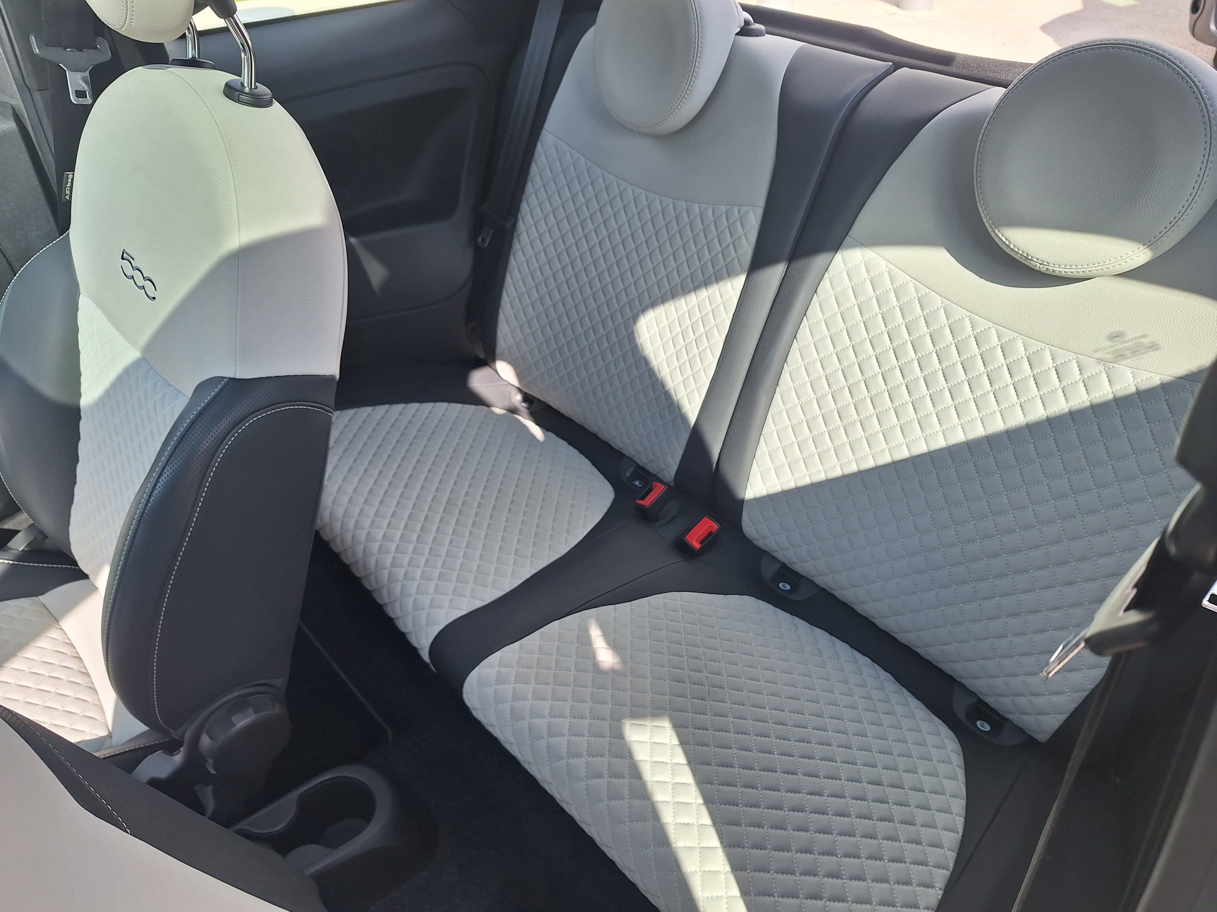 Fiat 500 Hybride avec Apple CarPlay