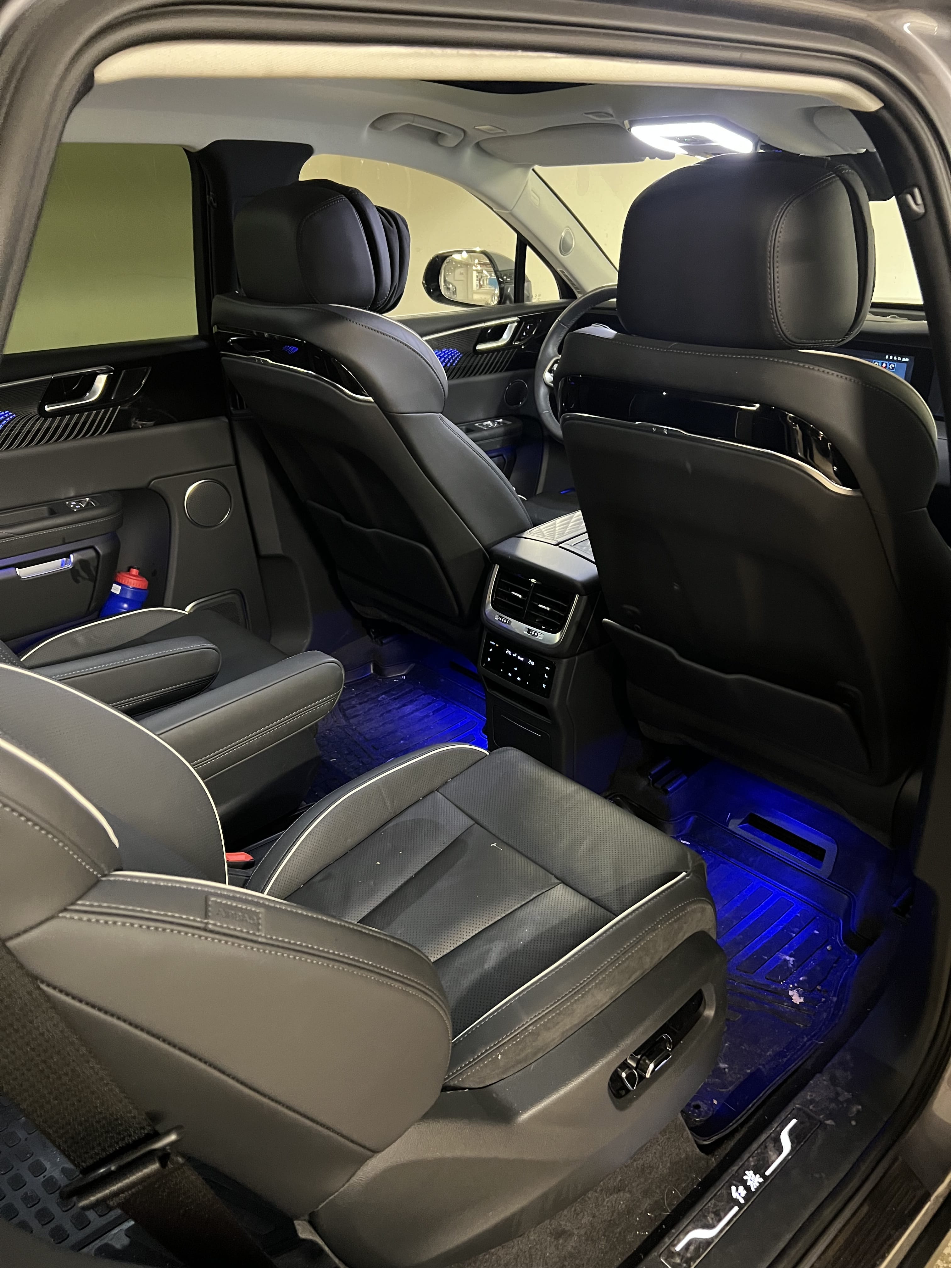 Hongqi E-HS9 med Bluetooth audio