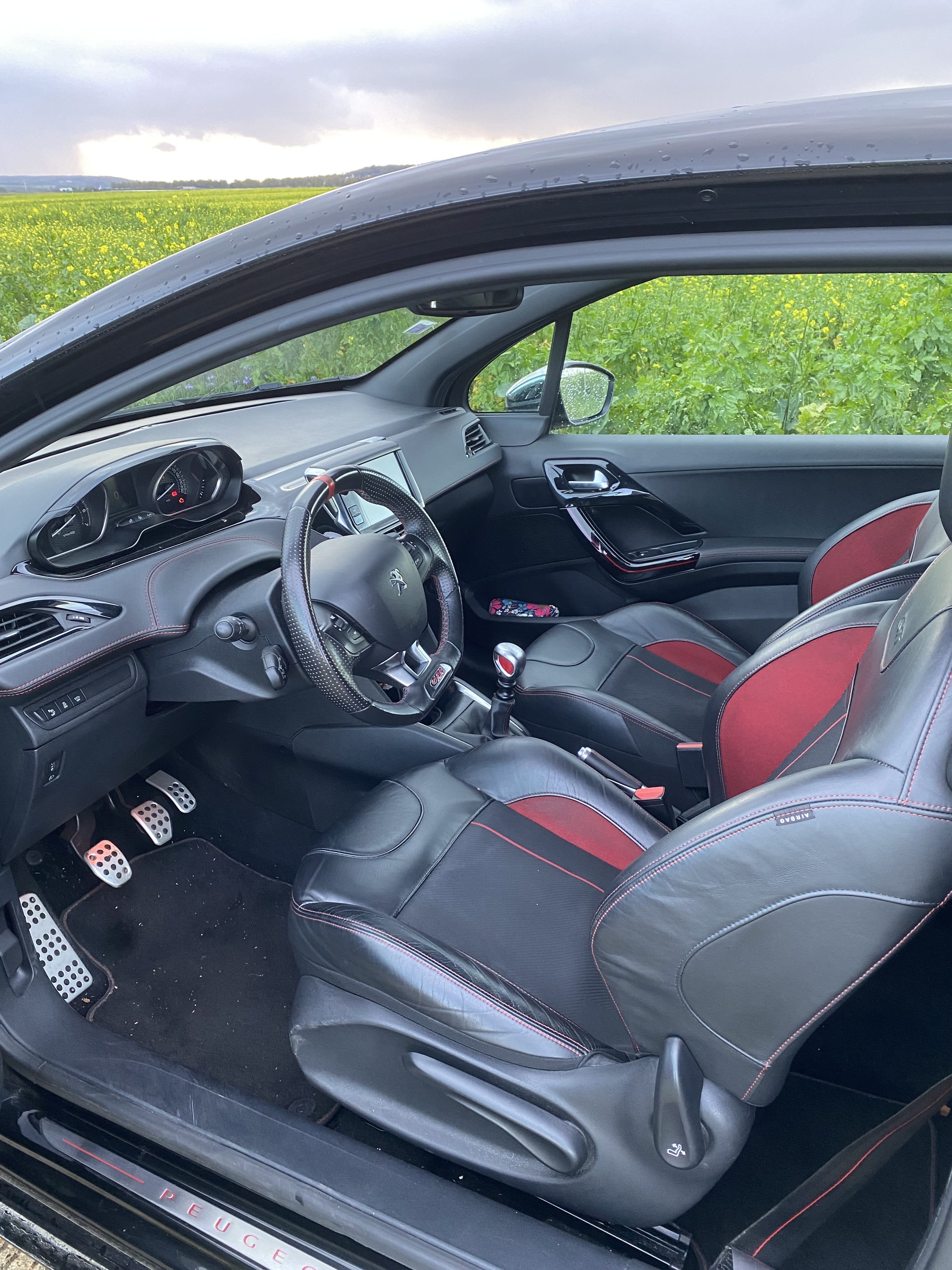 Peugeot 208 GTI avec Régulateur de vitesse