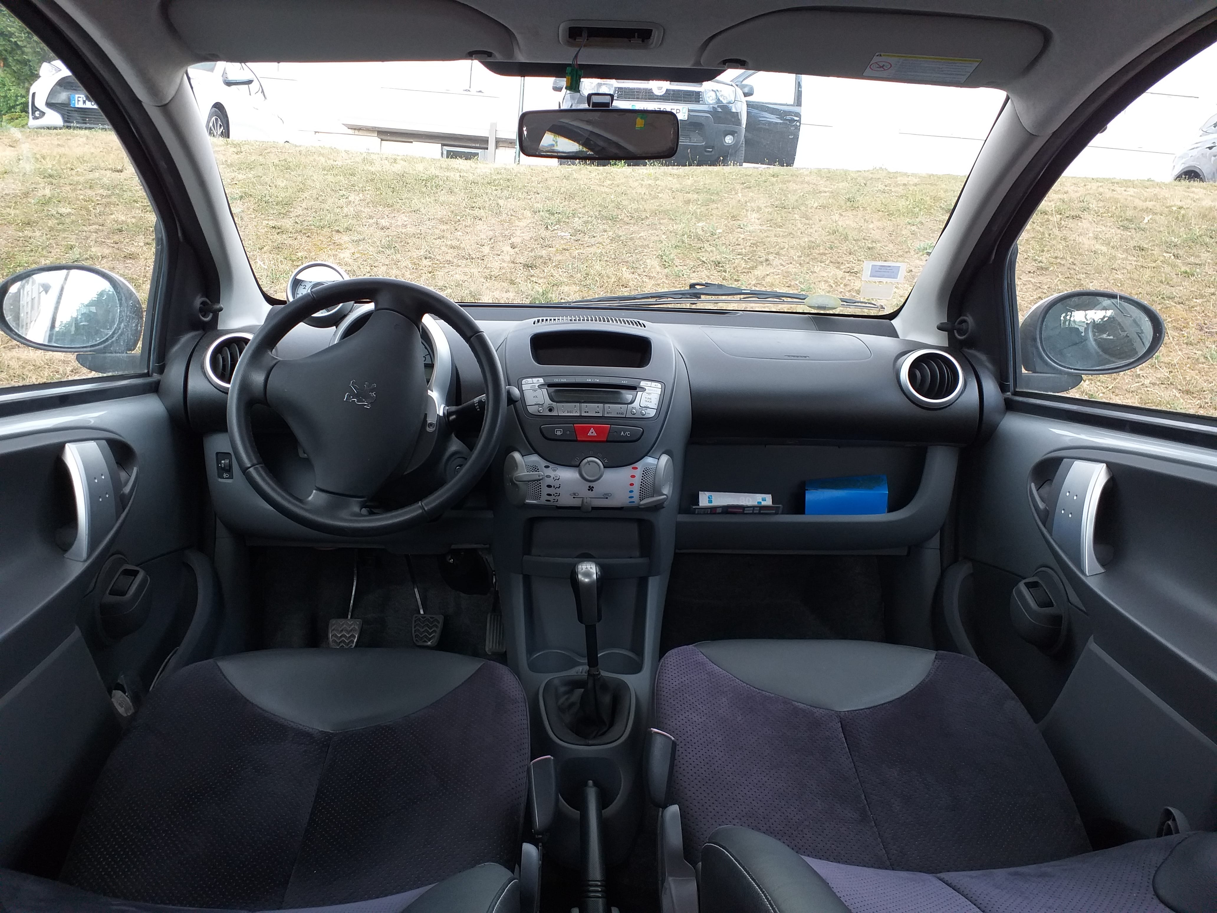 Peugeot 107 black and silver edition avec Autoradio