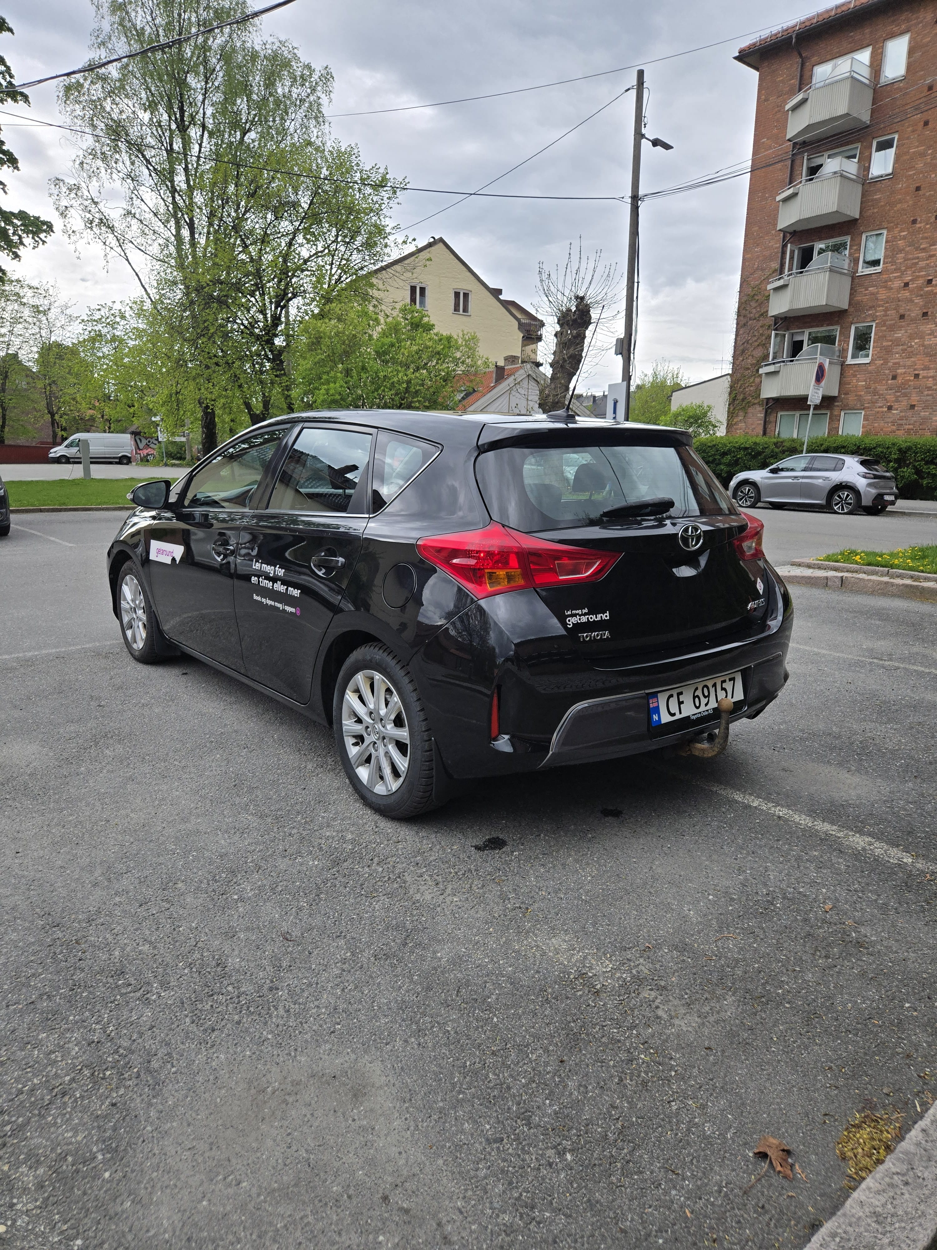 Toyota Auris 1,6 Bensin/ Automat/ hengerfeste, inkl. BEBOERKORT PARKERING. with GPS