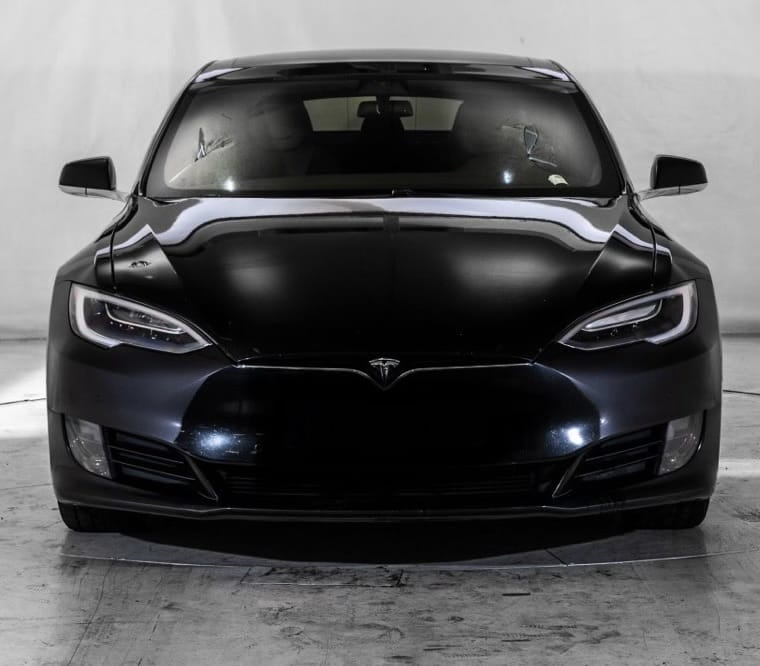 Tesla Model S med Cruisekontroll