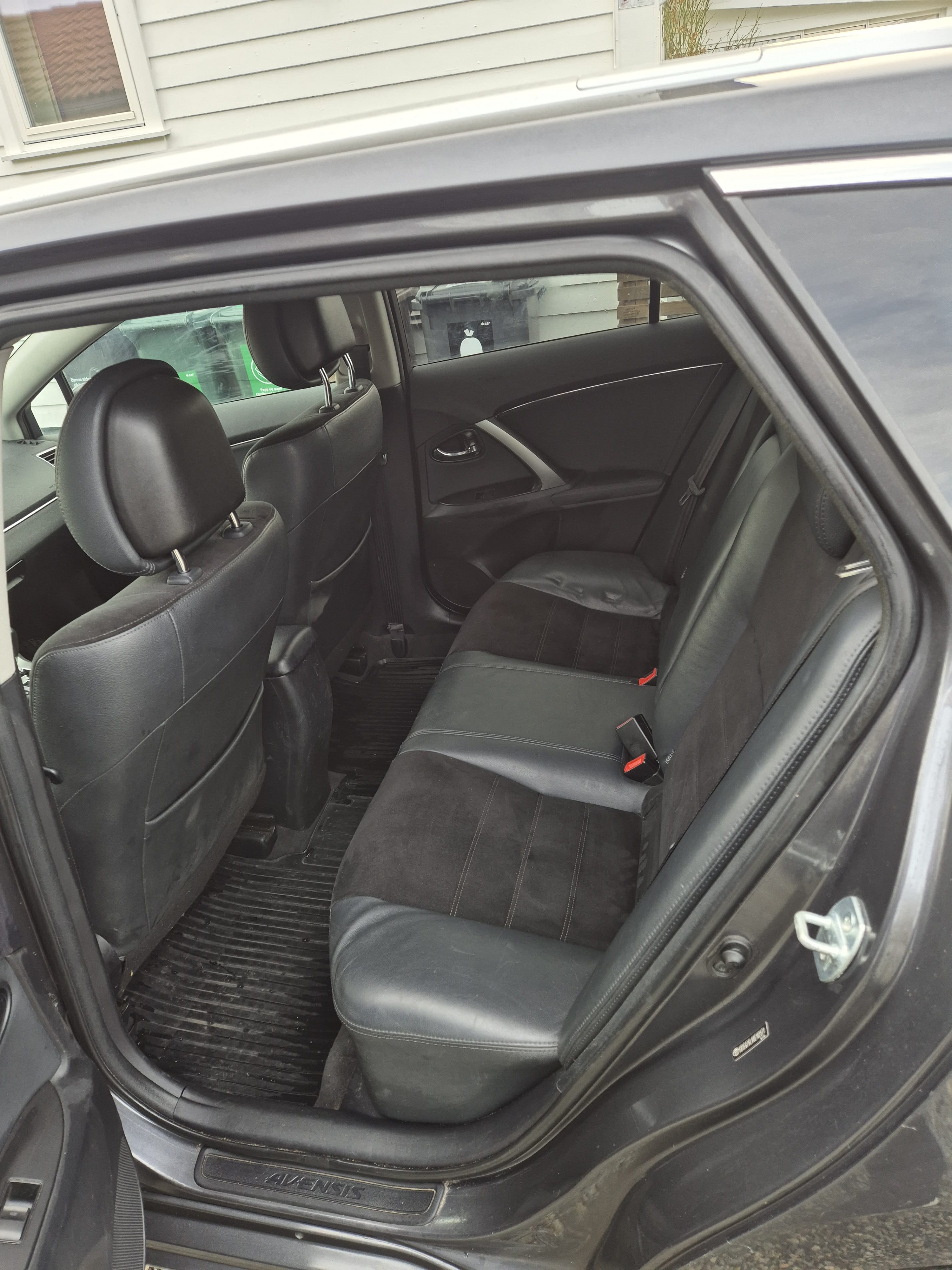 Toyota Avensis med Bluetooth audio