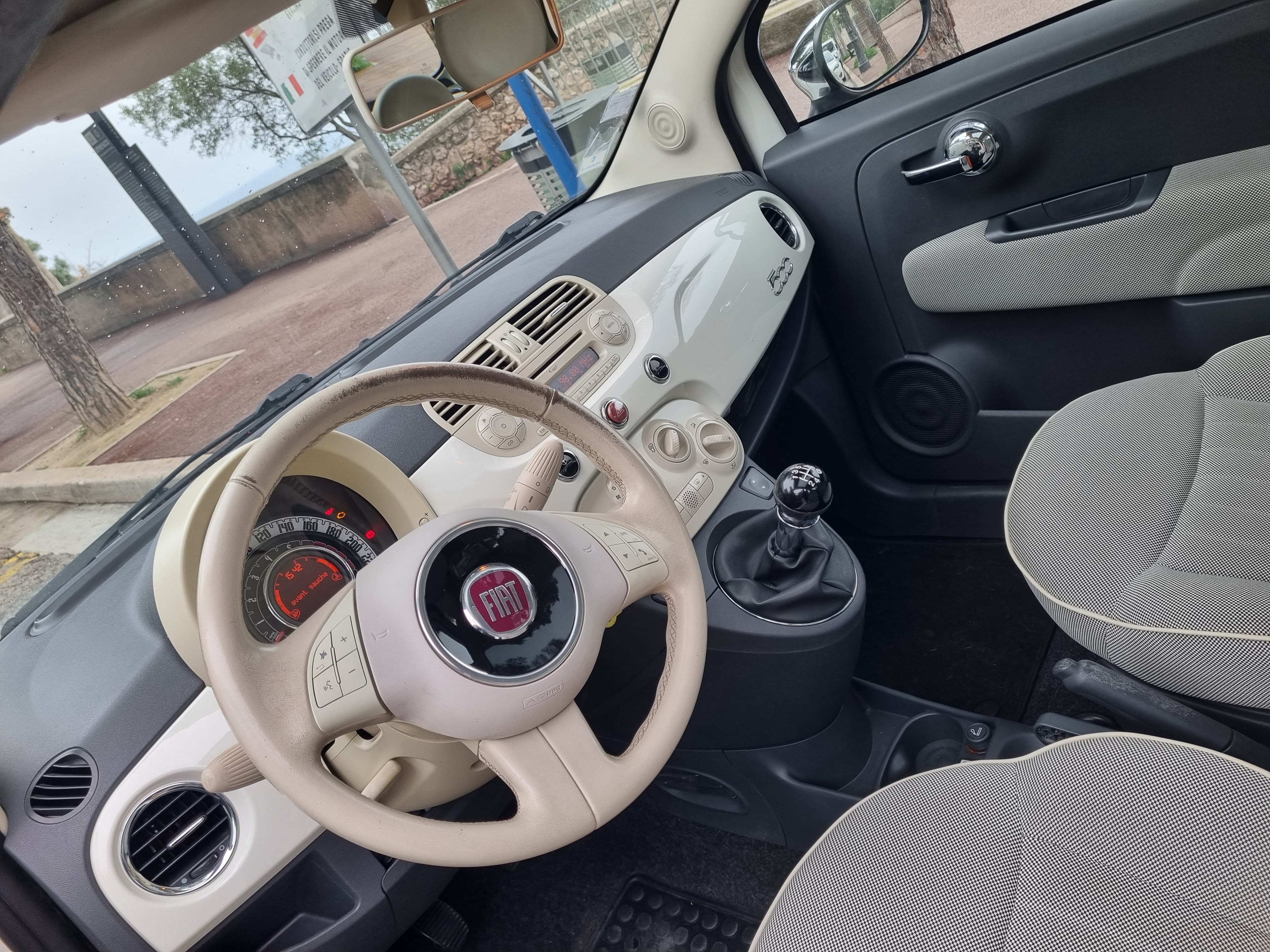 Fiat 500 Toit panoramique, Clim, Bluetooth, USB, super 95 met Bluetooth audio
