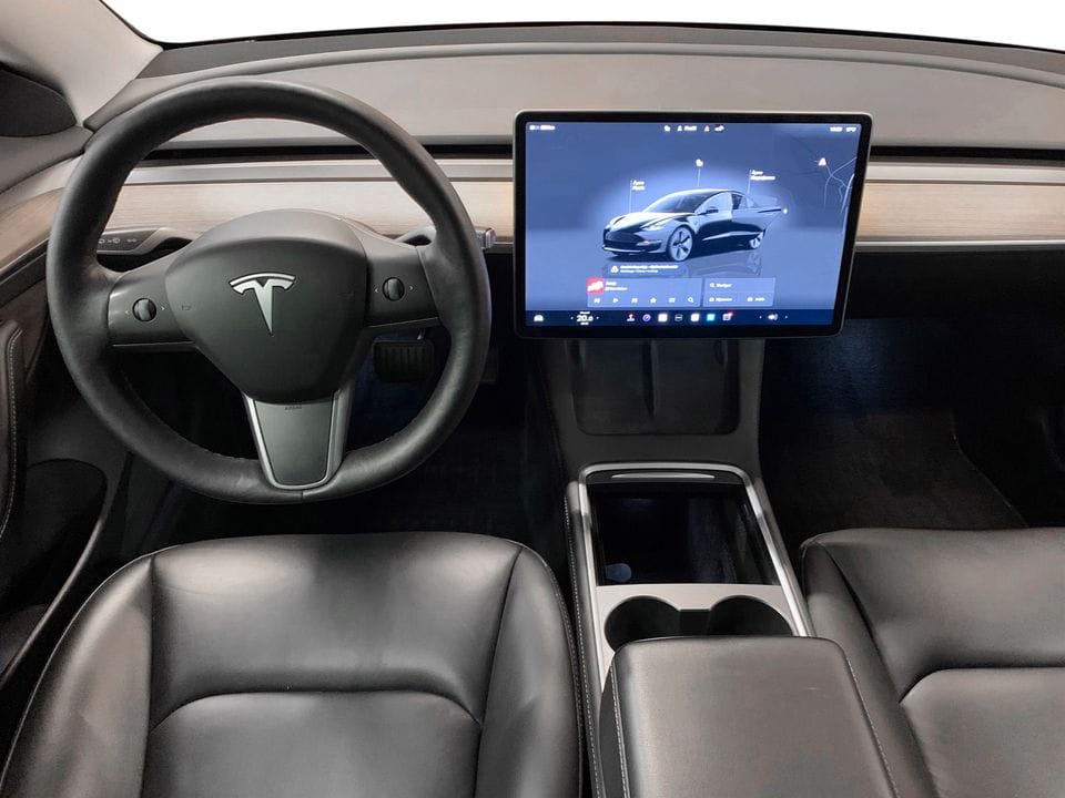 Tesla Model 3 Long Range 600km range med GPS