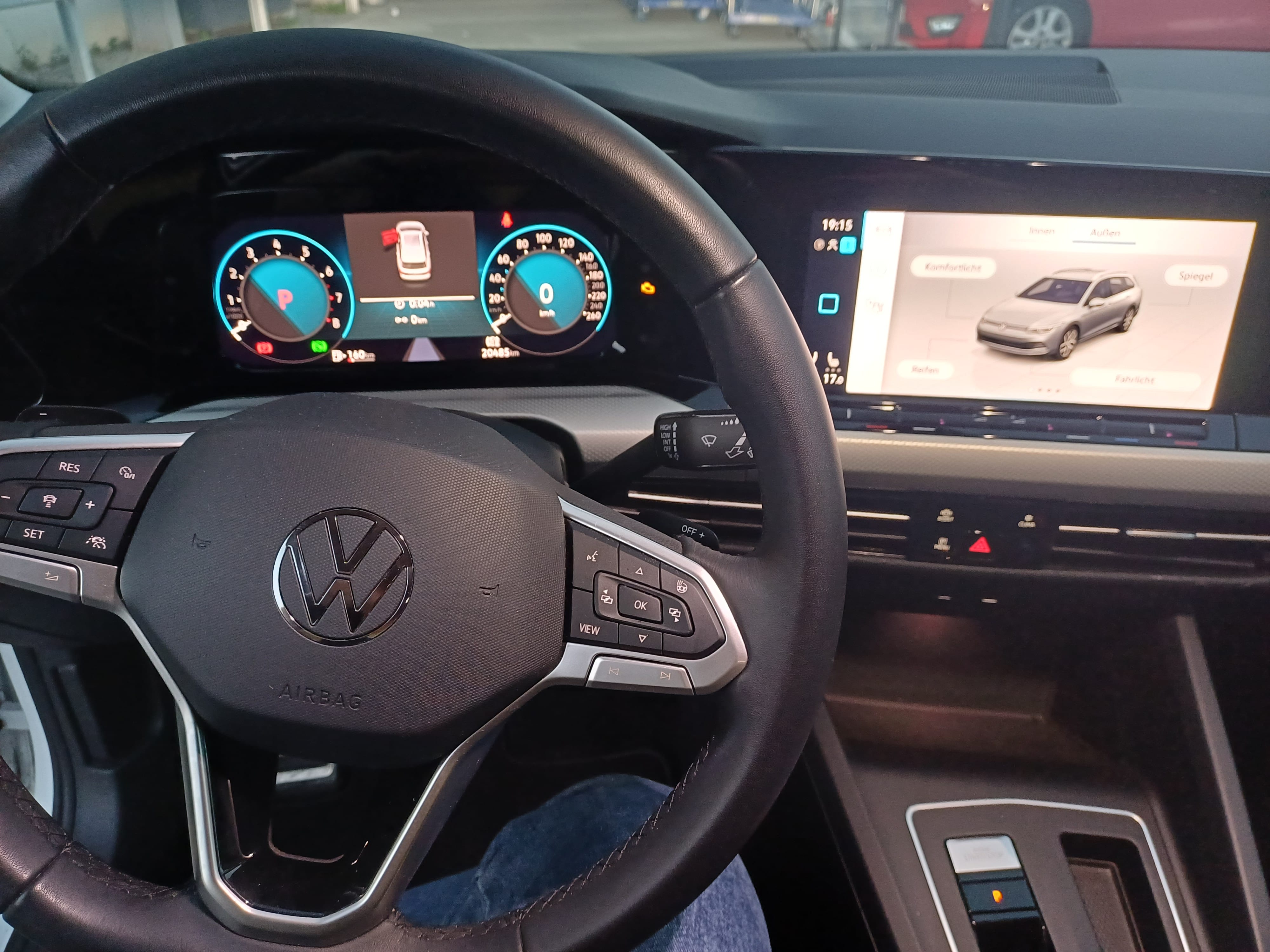 Volkswagen Golf Kombi mit Bluetooth-Audio
