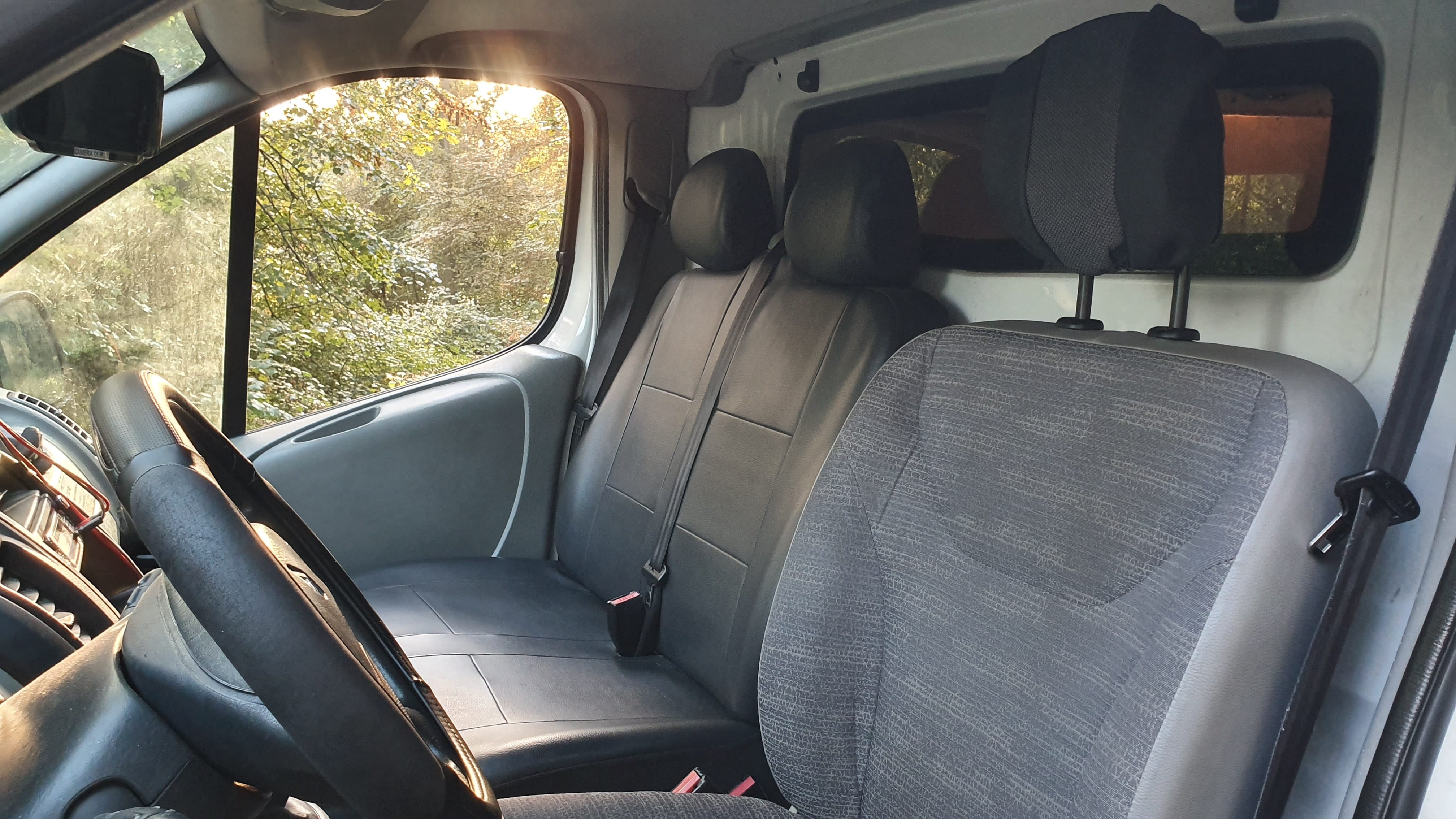 Renault Trafic Rallongé 7M3 + Caméra de recul avec Entrée audio / iPod