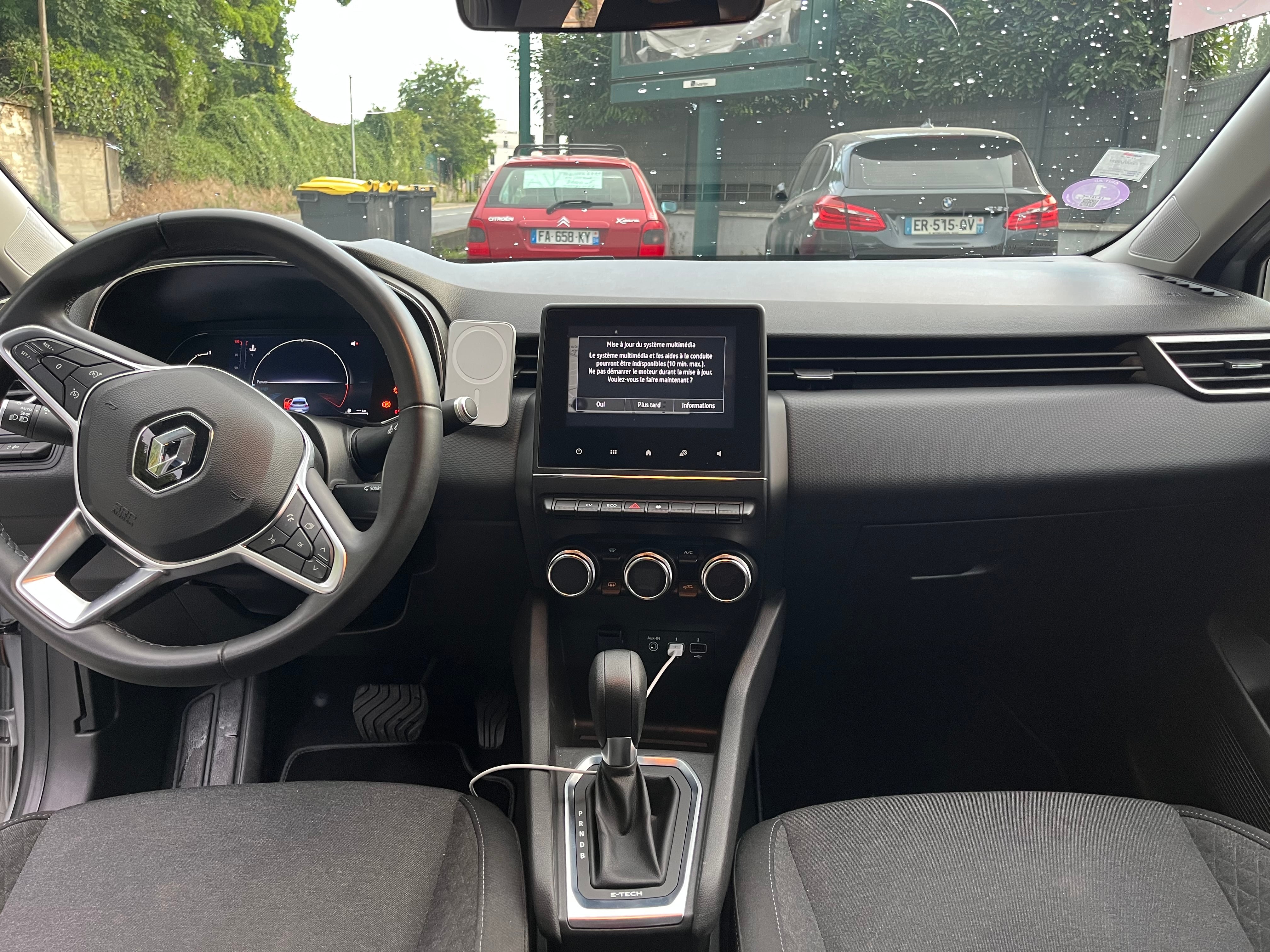 Renault Clio E-tech avec GPS