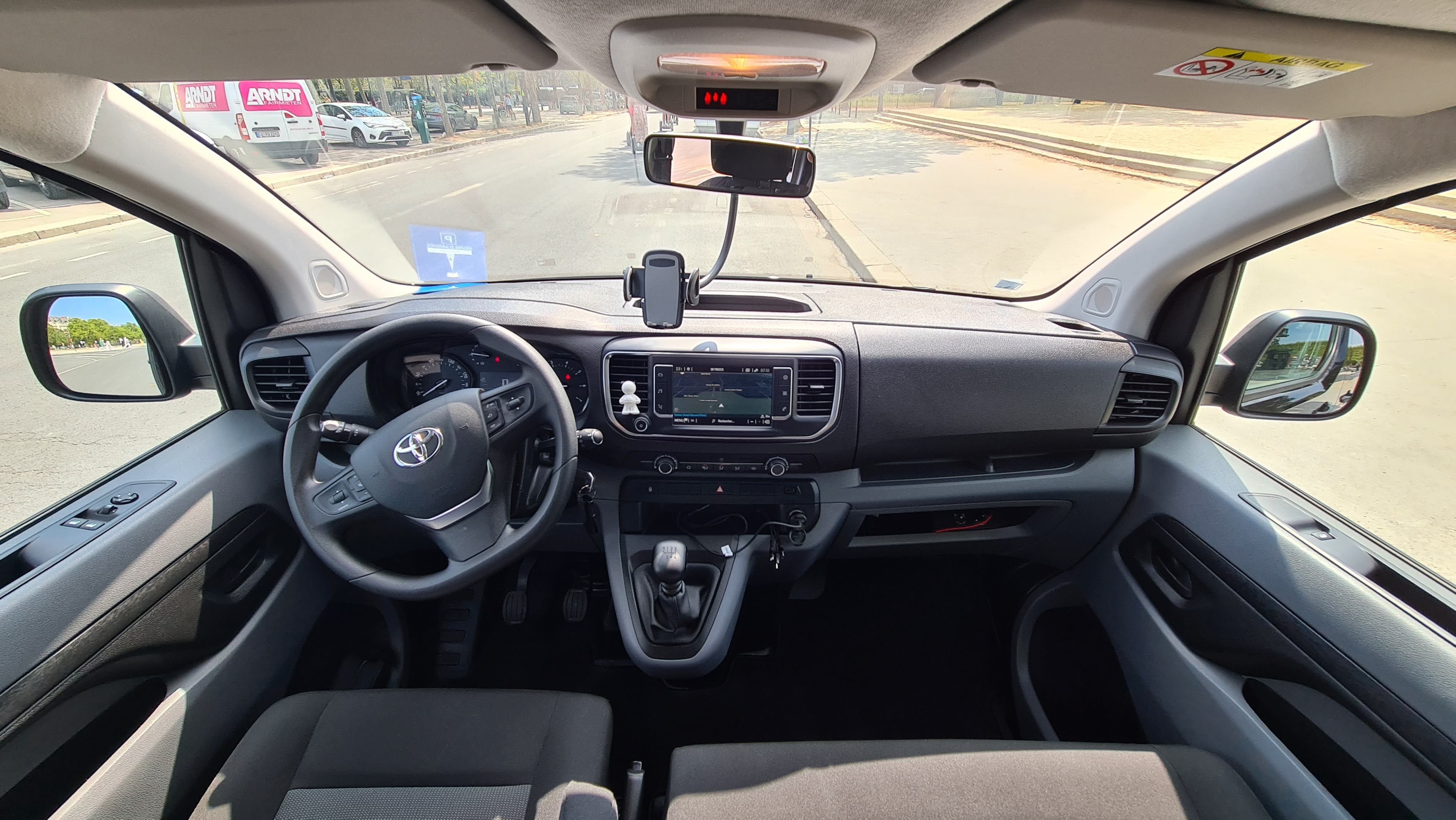 Toyota Proace Combi Noir - 9 places Climatisation GPS Android Auto & Apple CarPlay avec Android Auto