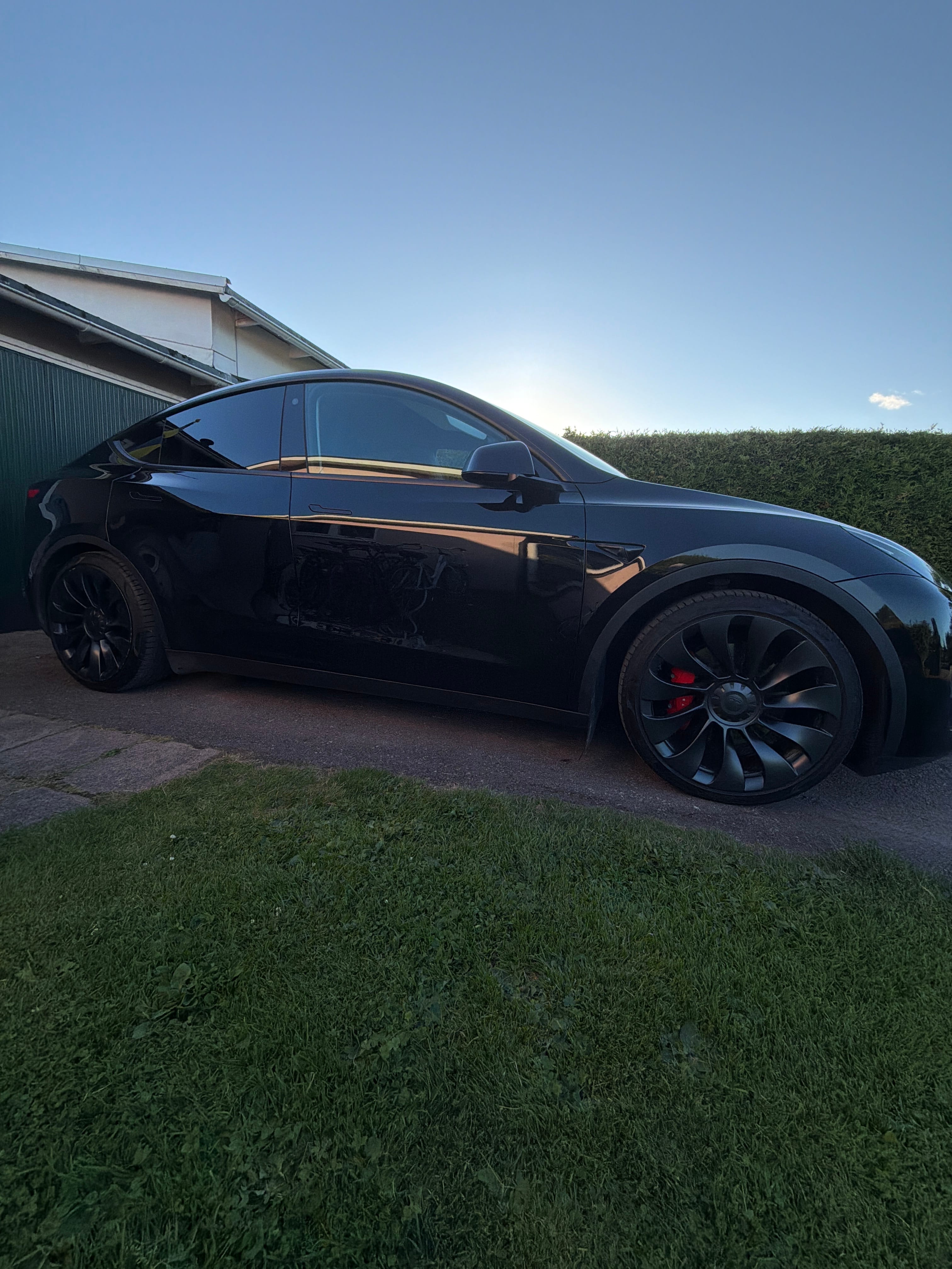 Tesla Model Y Performance med Aircondition