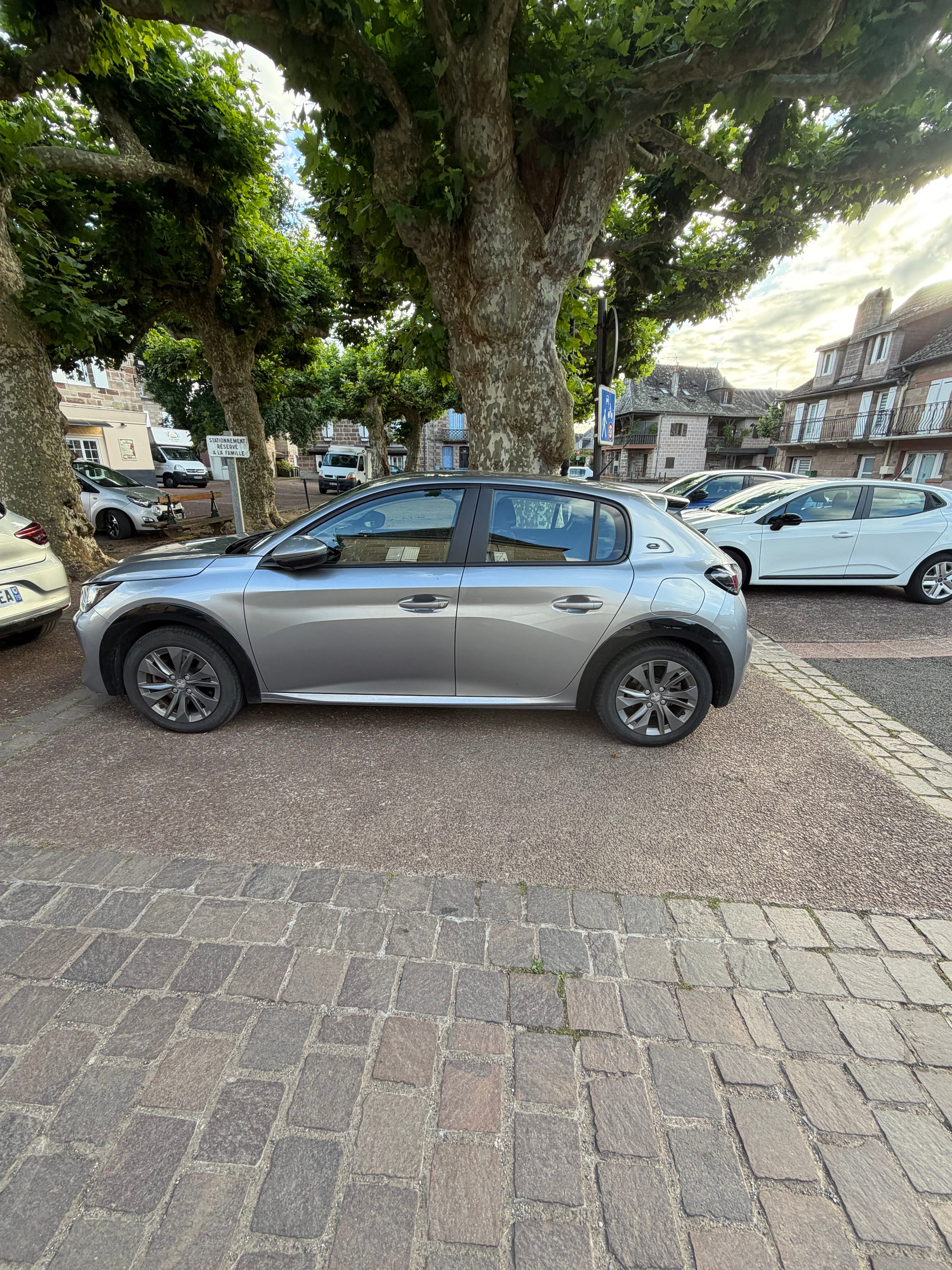 Peugeot 208 avec Climatisation