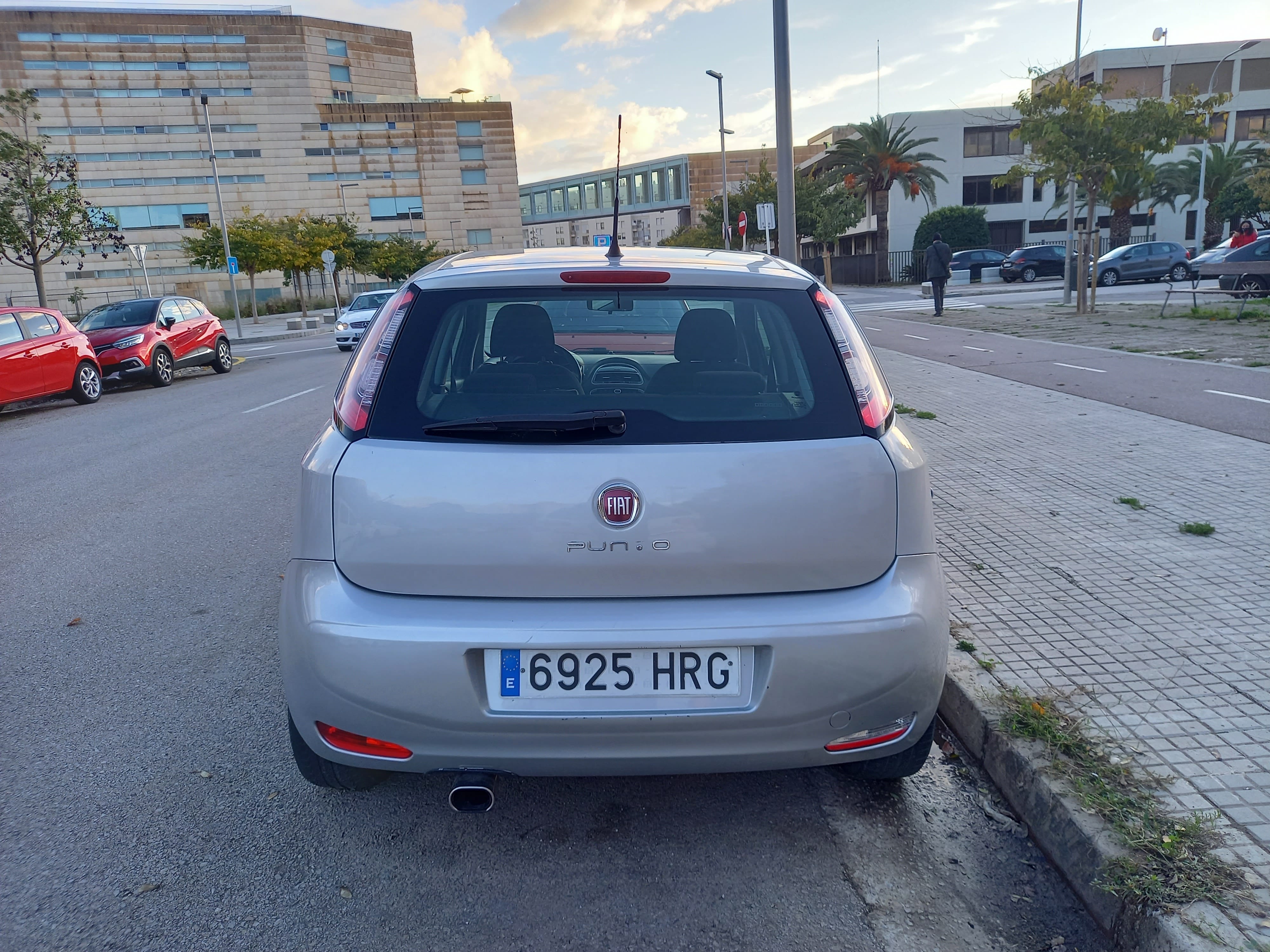 Fiat Punto 1.4 , servicio aeropuerto gratis