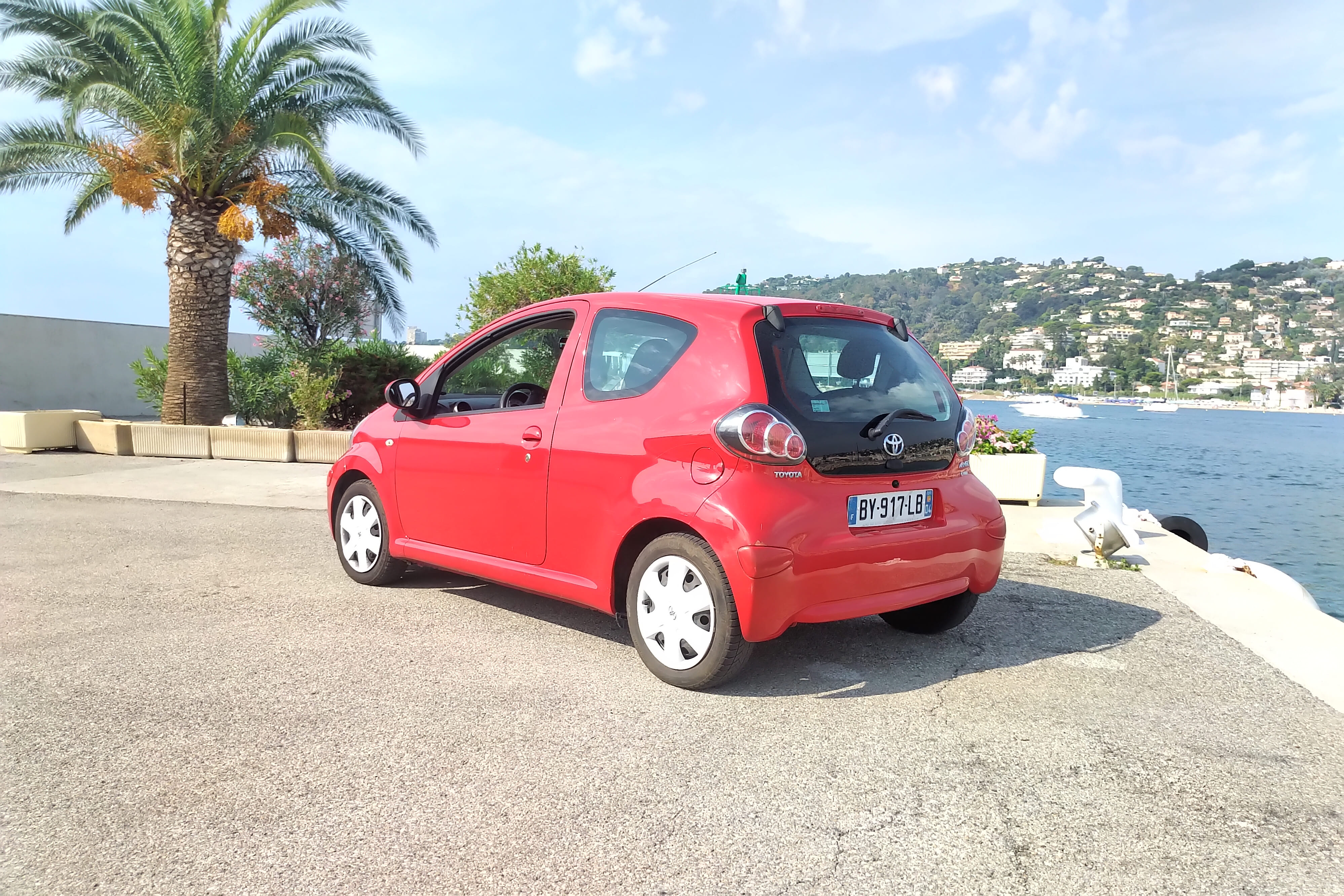 Toyota Aygo Livrée sur le lieu de votre choix avec GPS