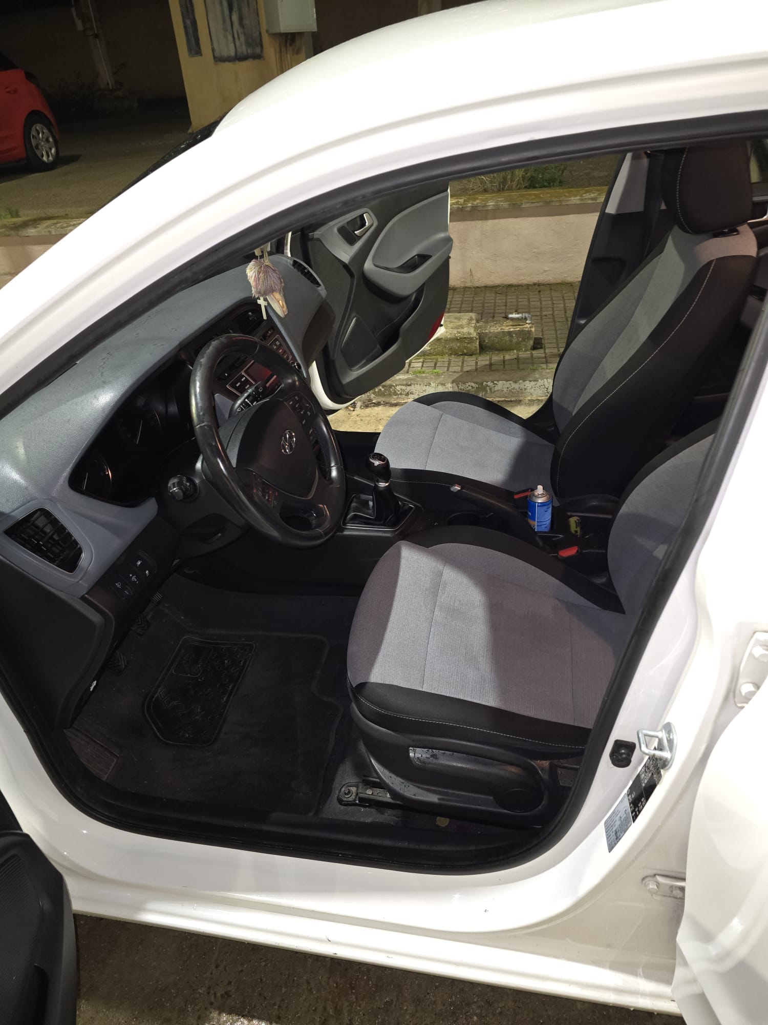 Hyundai i20 with Baby seat