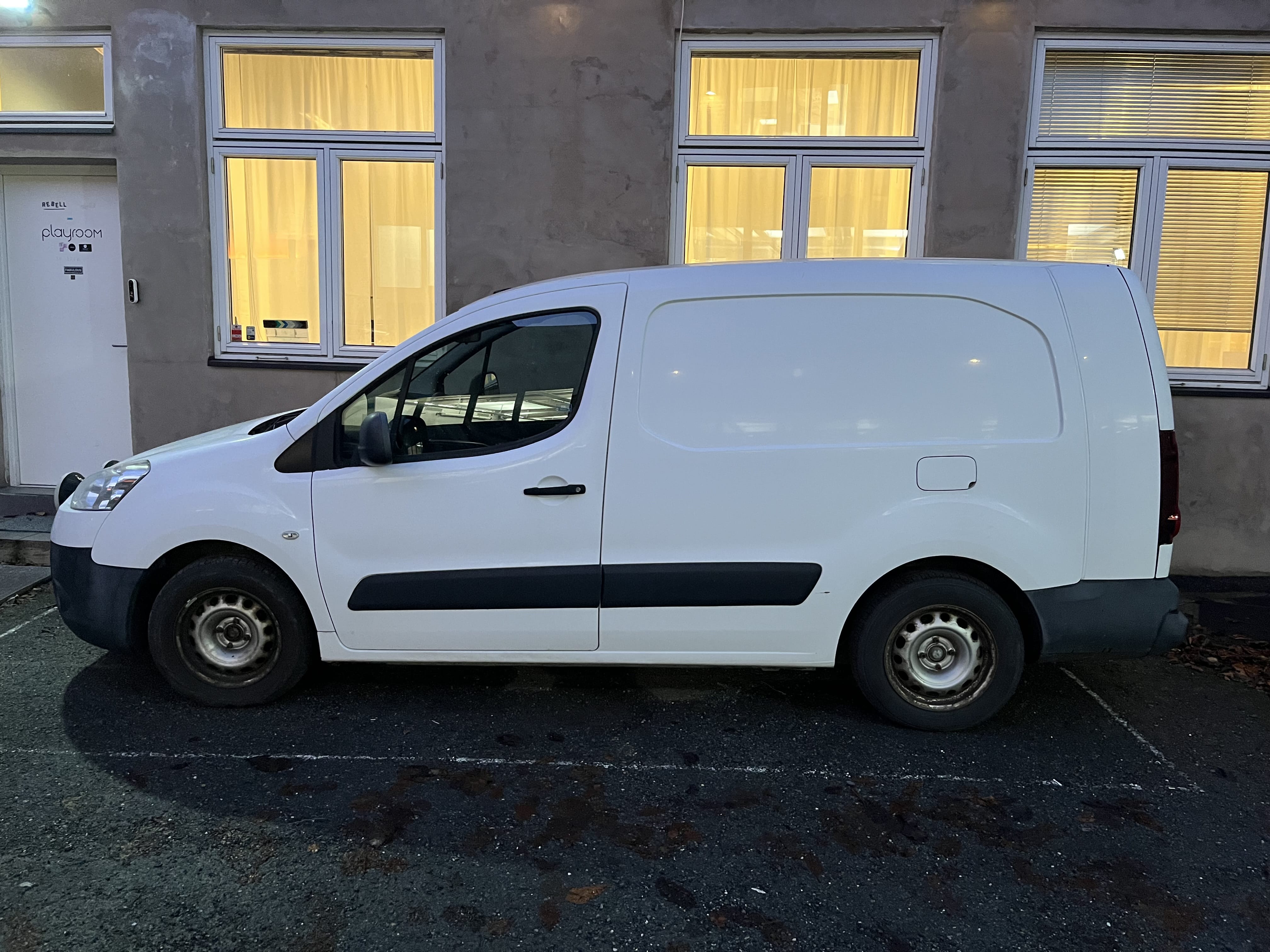 Peugeot Partner Varebil with Air conditioning