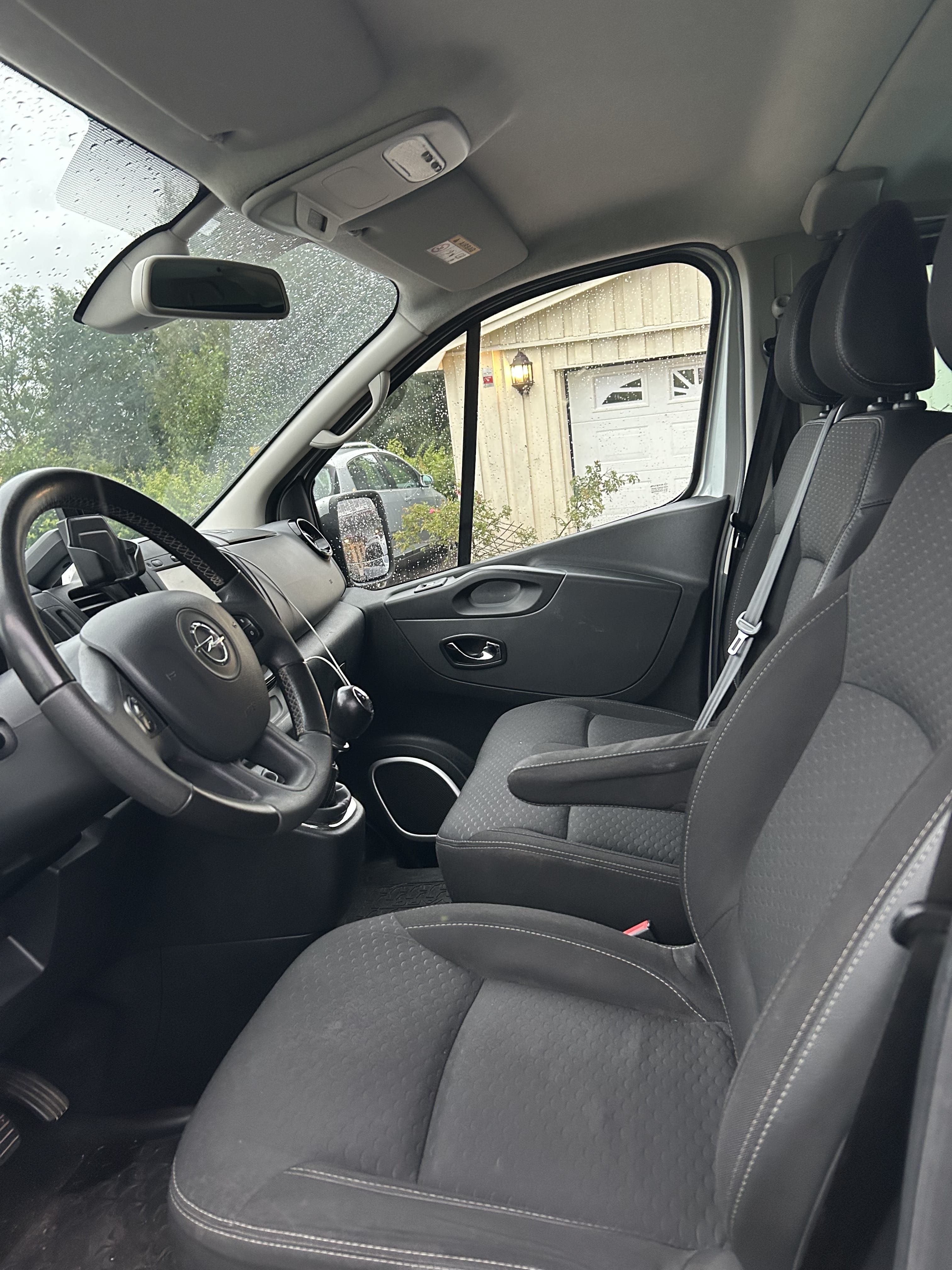 Opel Vivaro med Cruisekontroll