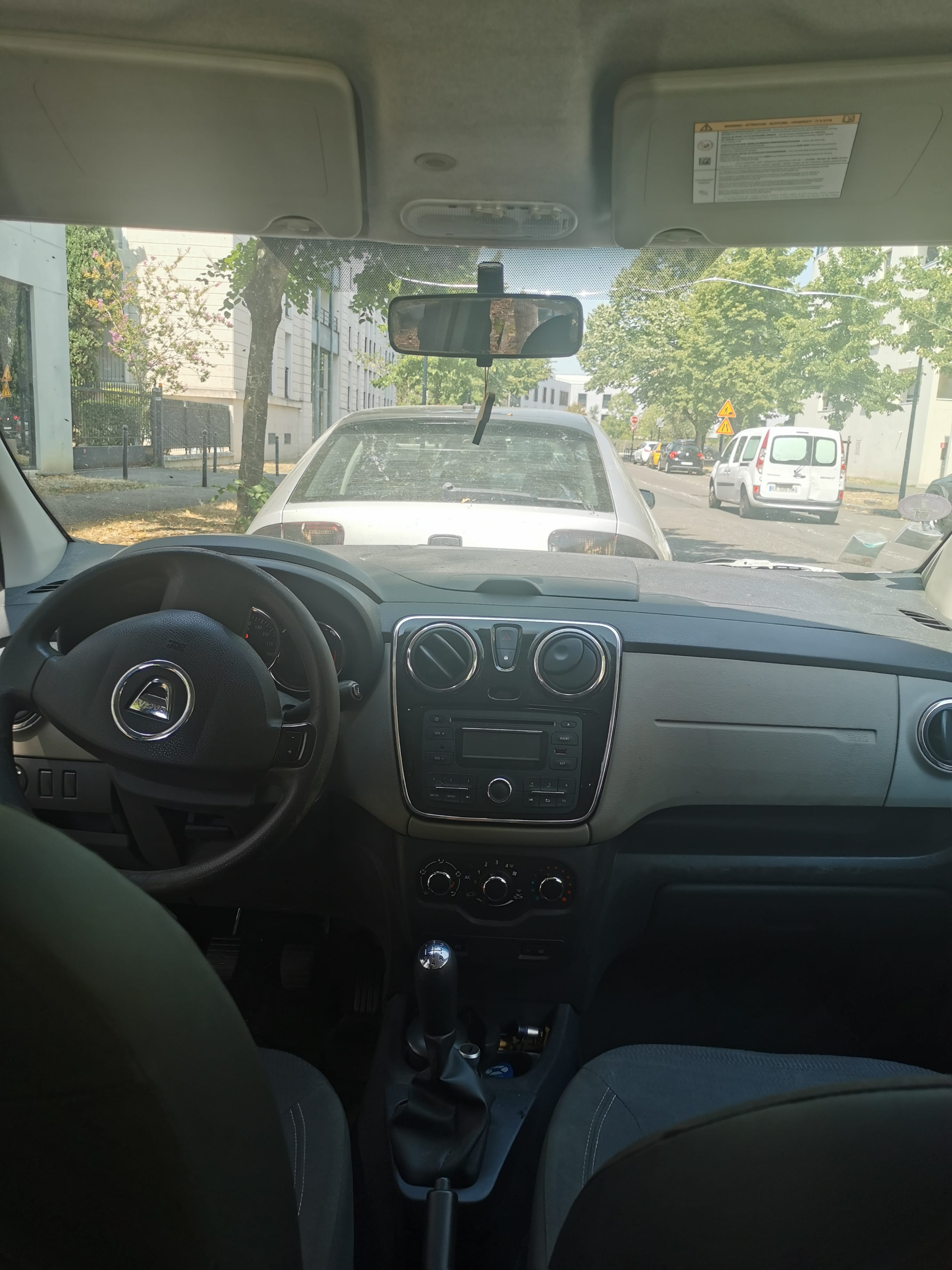 Dacia Lodgy avec Autoradio