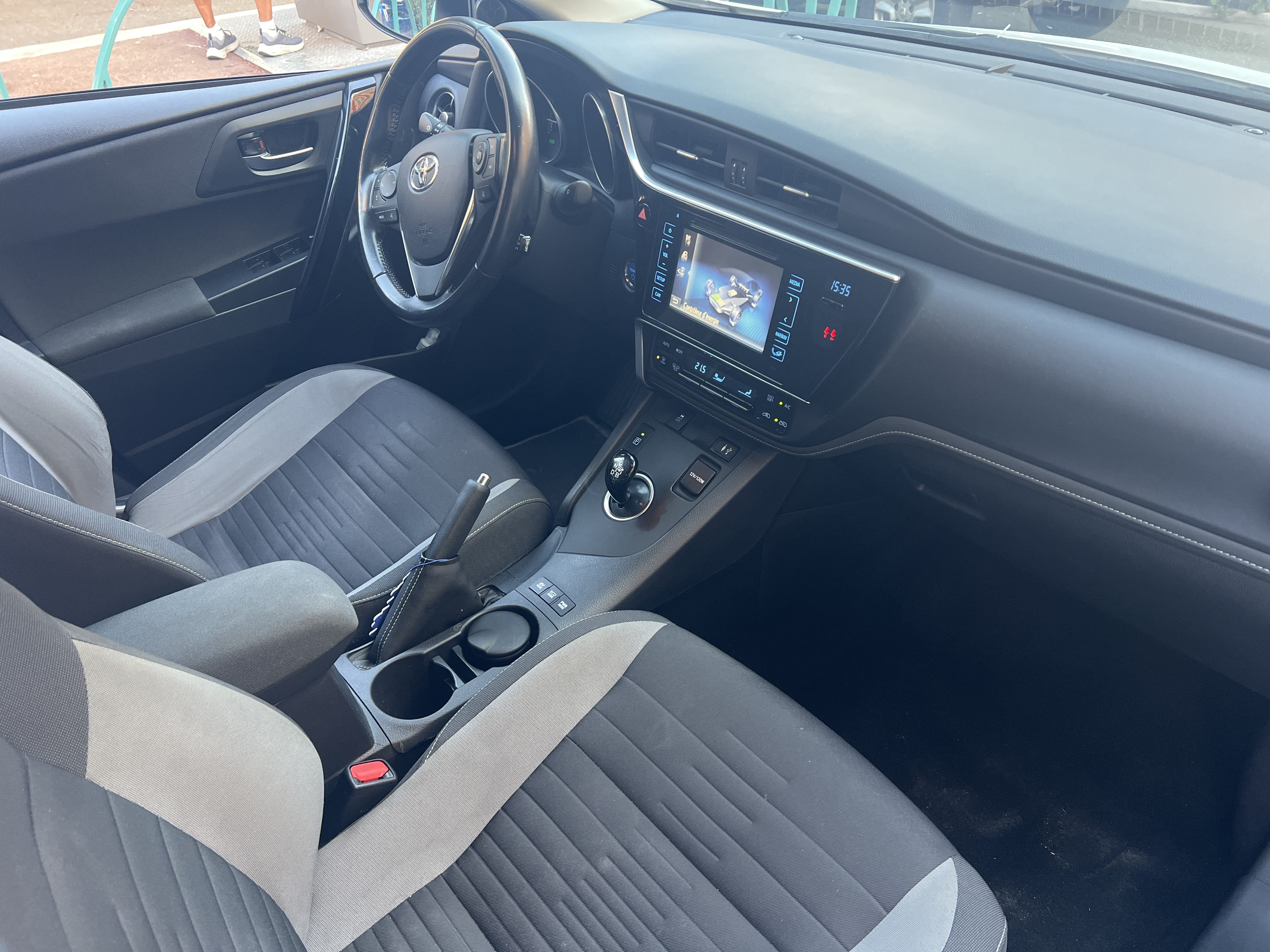 Toyota Auris 1.8 hybride avec GPS