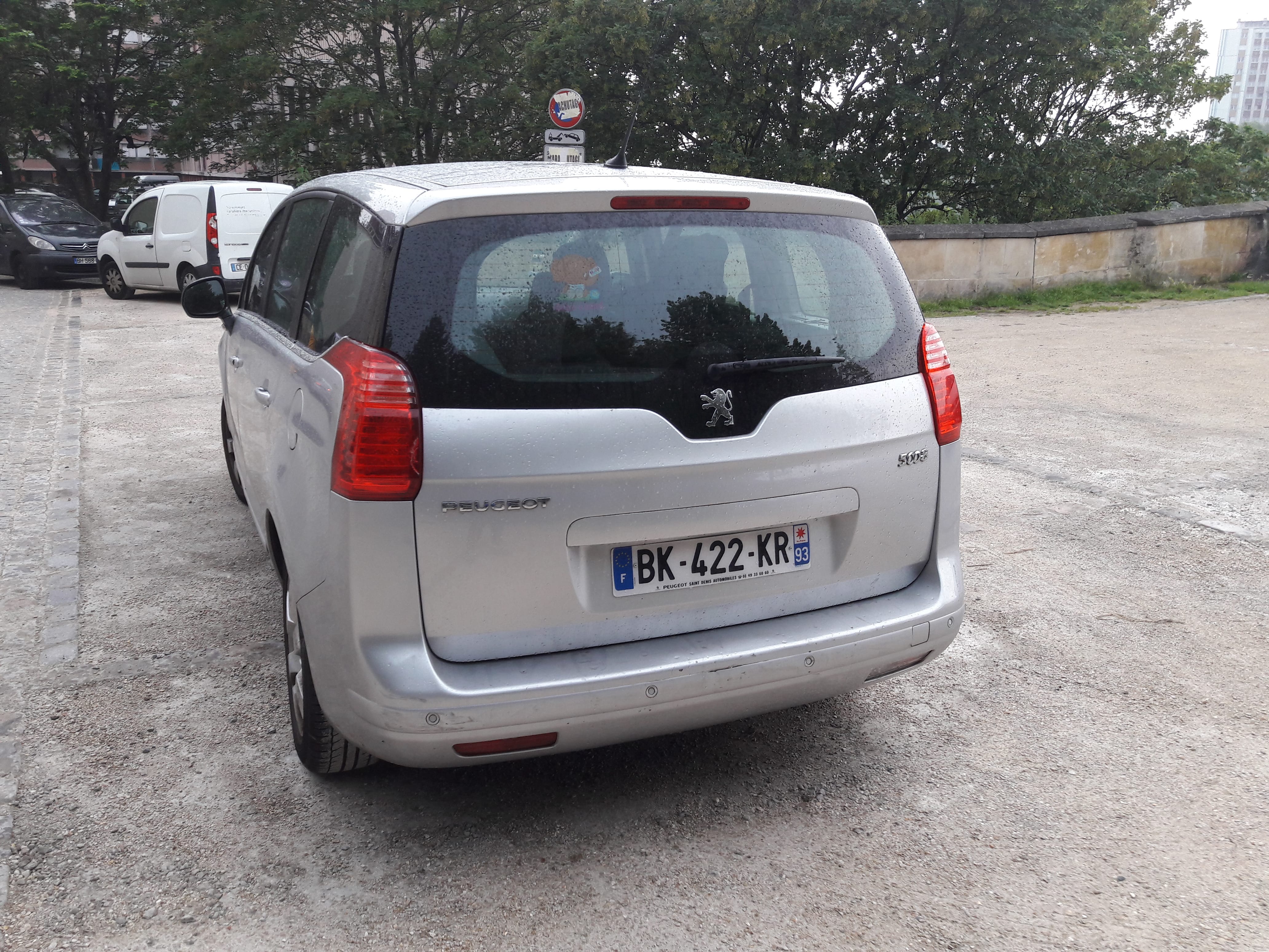 Peugeot 5008 avec GPS