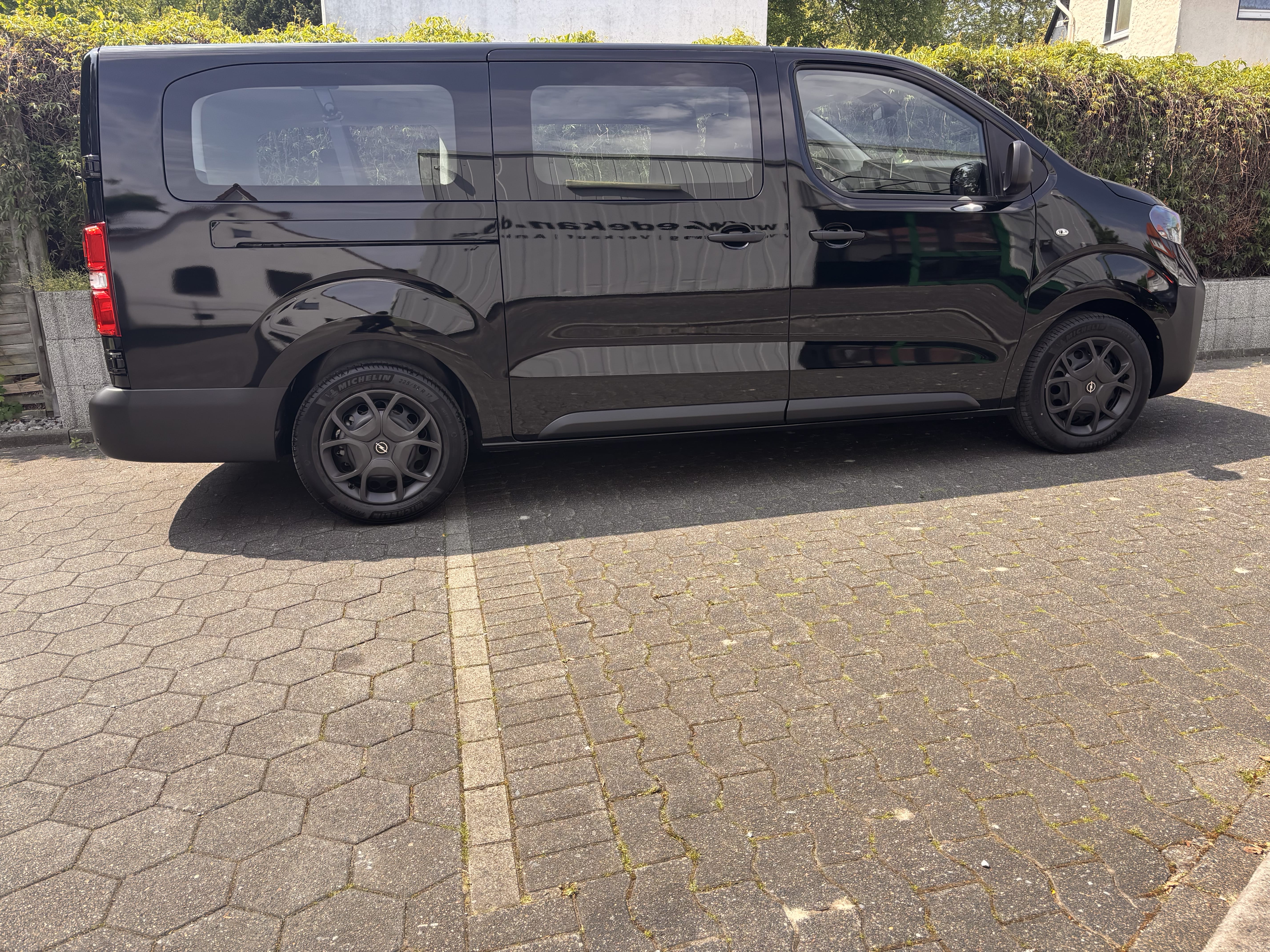 Opel Vivaro, 2024, Diesel, Automatik, 9 Sitze und mehr