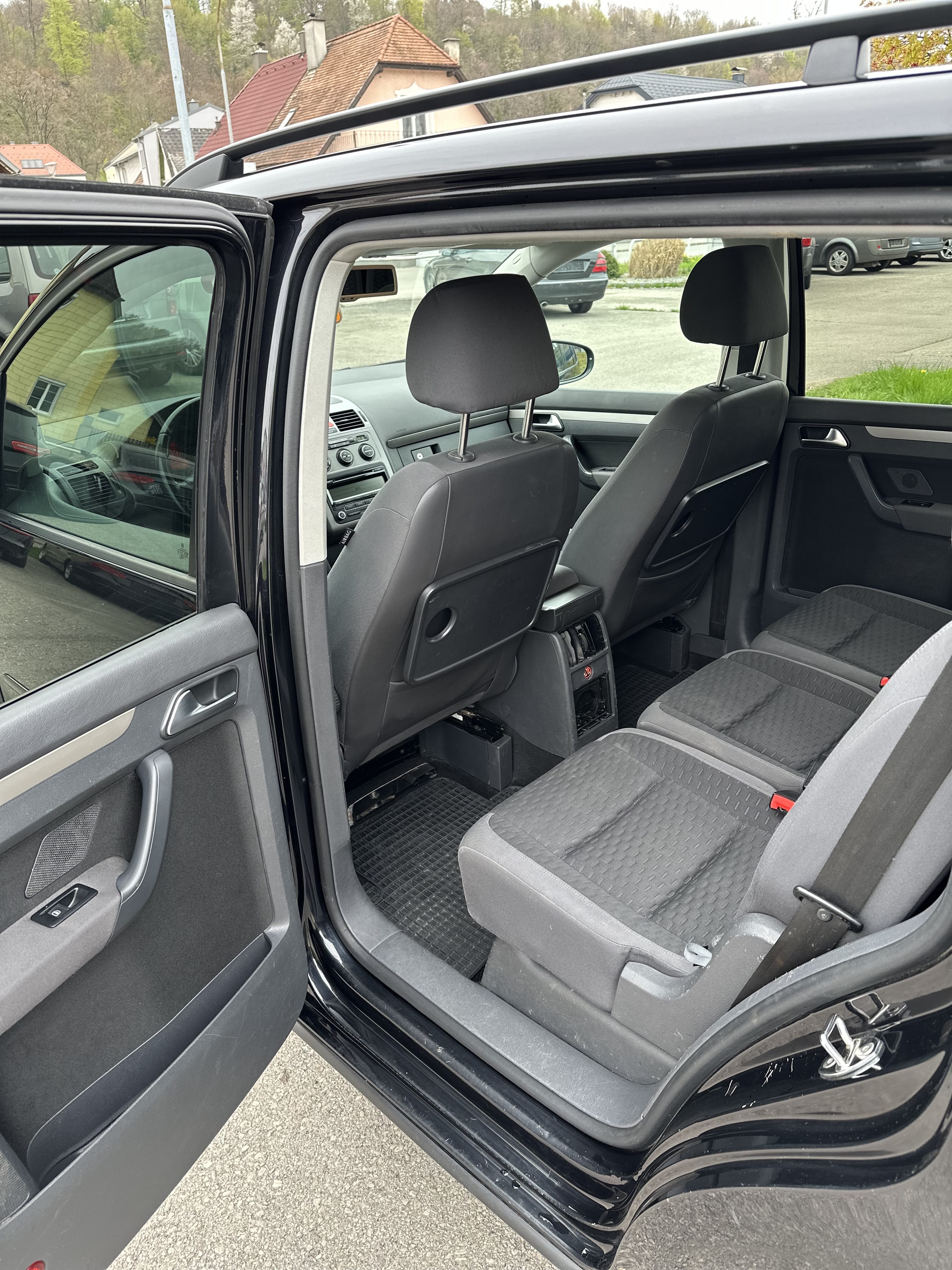 Volkswagen Touran Van