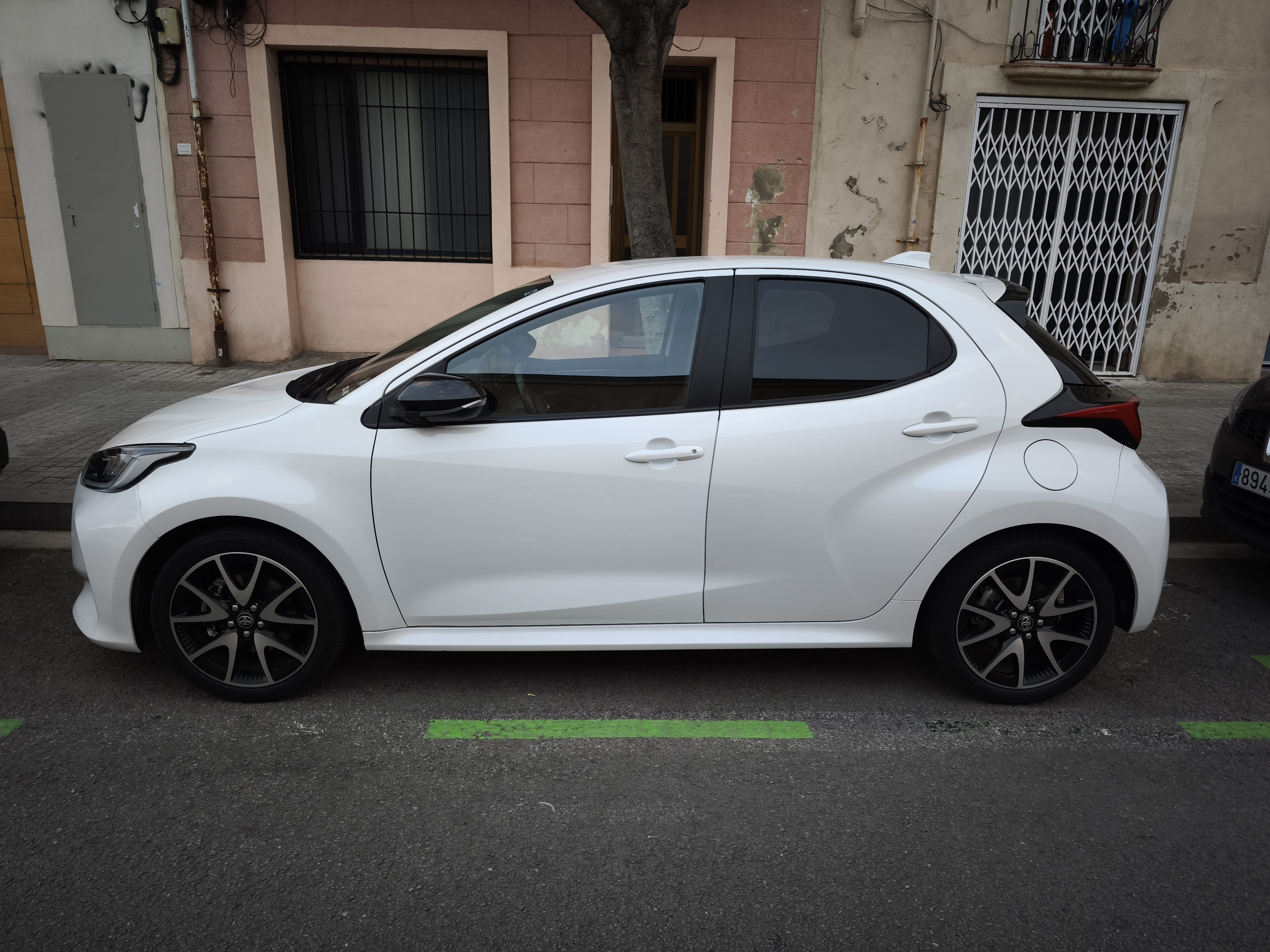 Toyota Yaris Híbrido con Aire acondicionado