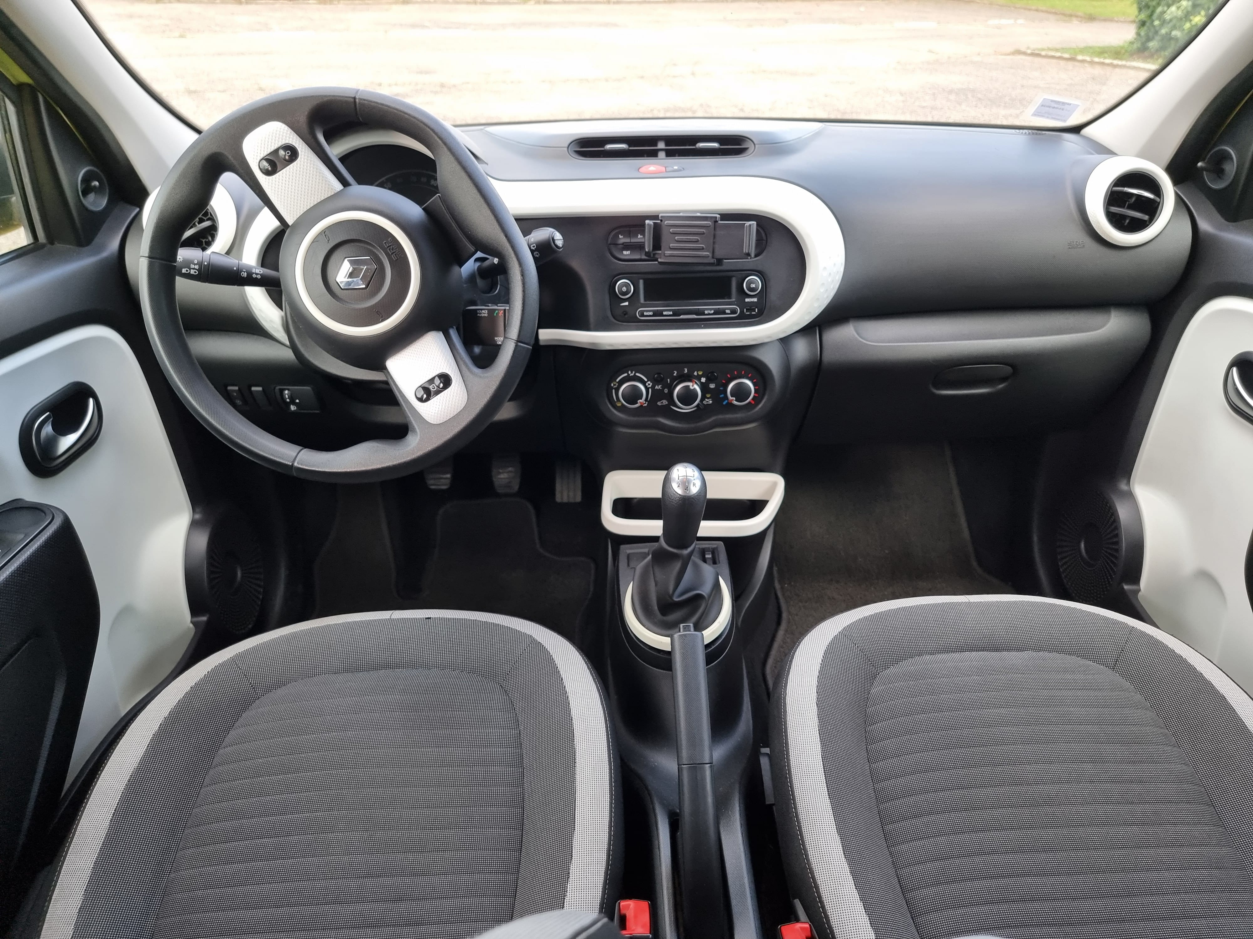Renault Twingo III 1,0 sce 70ch proche gare Montelimar avec Audio Bluetooth