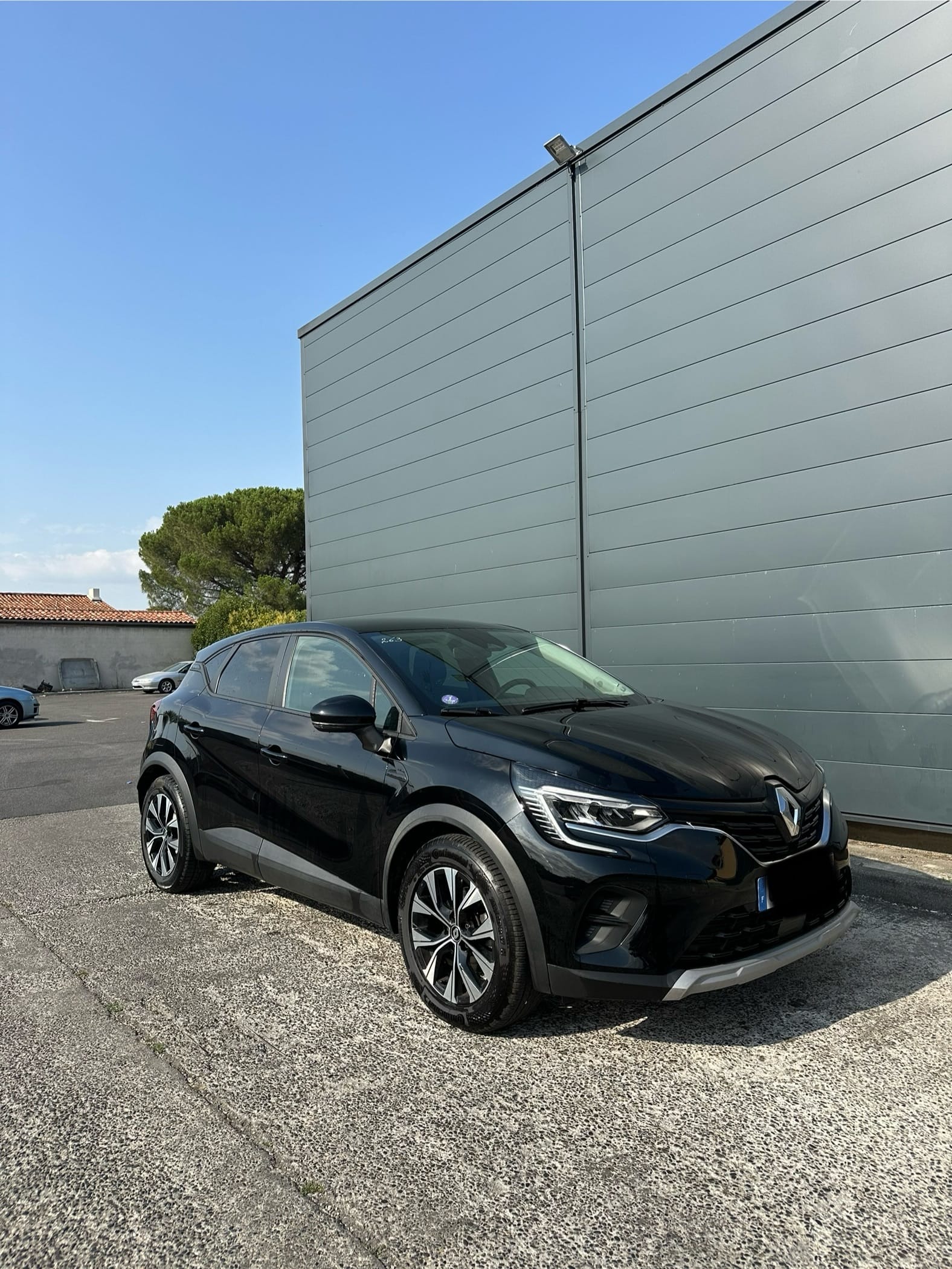 Renault Captur, 2023, Essence 95 / Électrique (hybride), automatique