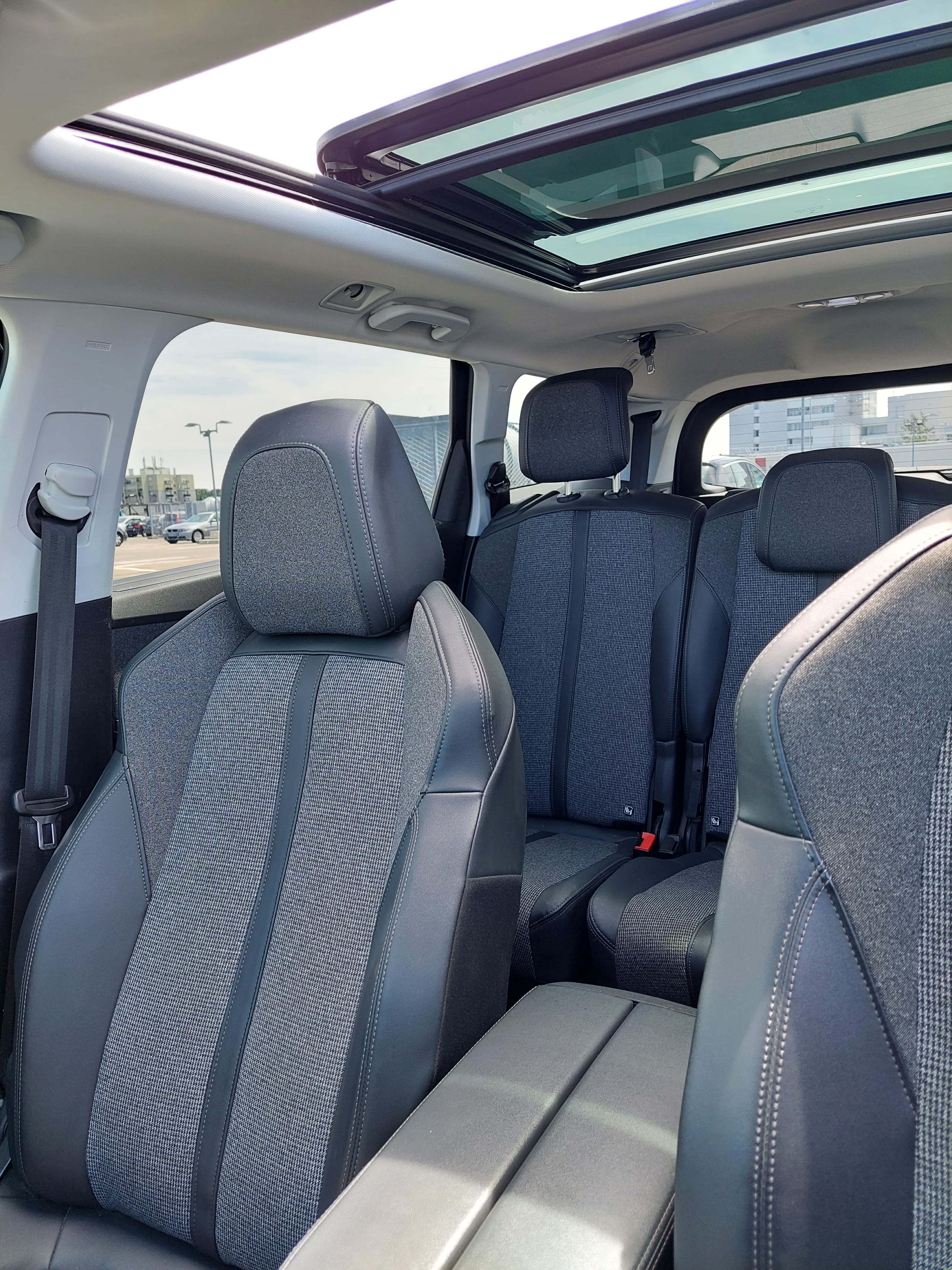 Peugeot 5008 avec Apple CarPlay