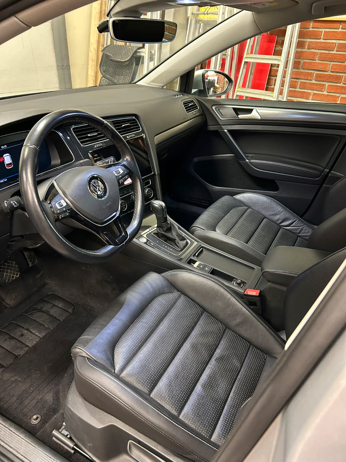 Volkswagen e-Golf med Babysete