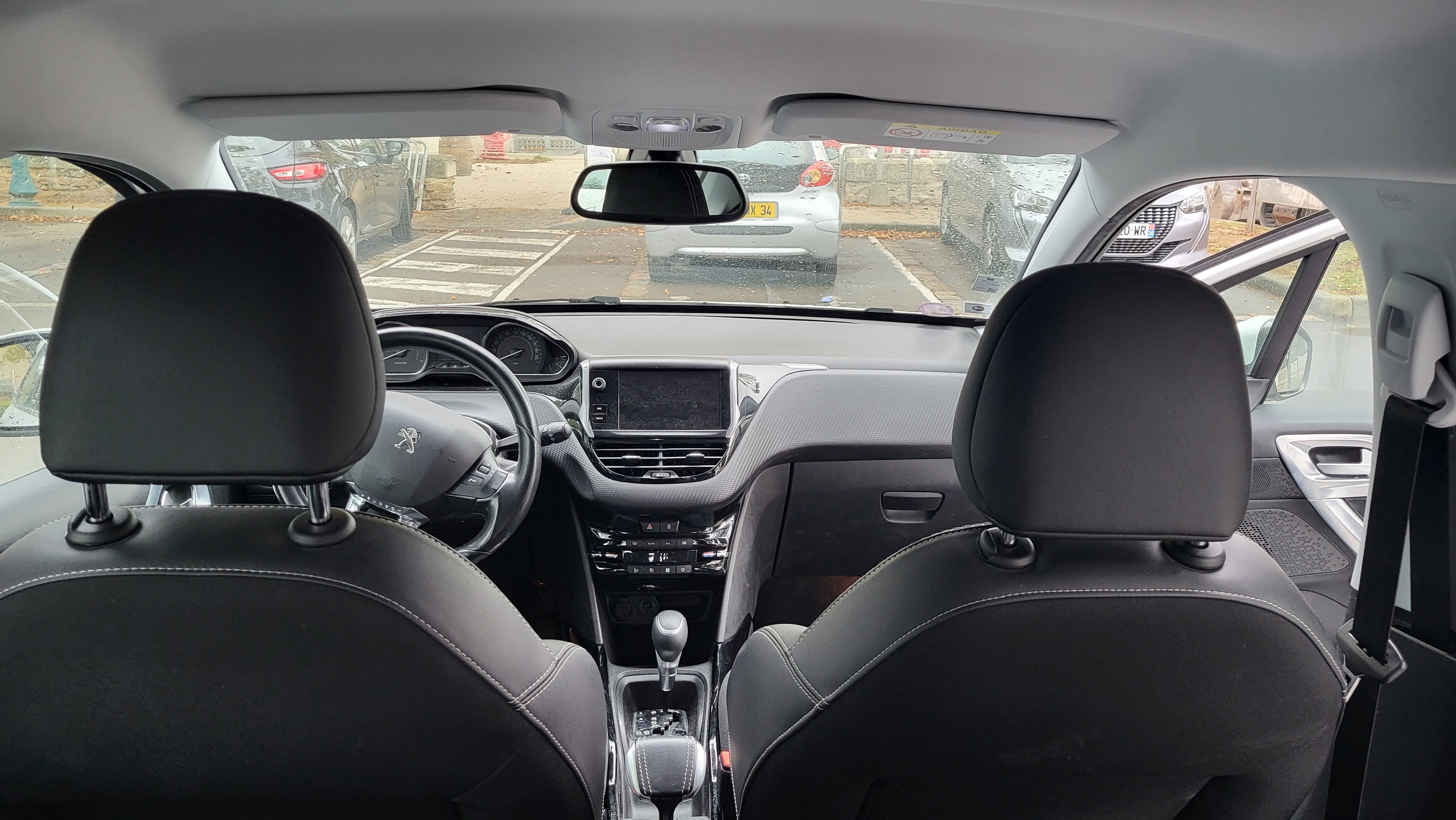 Peugeot 2008 avec Entrée audio / iPod