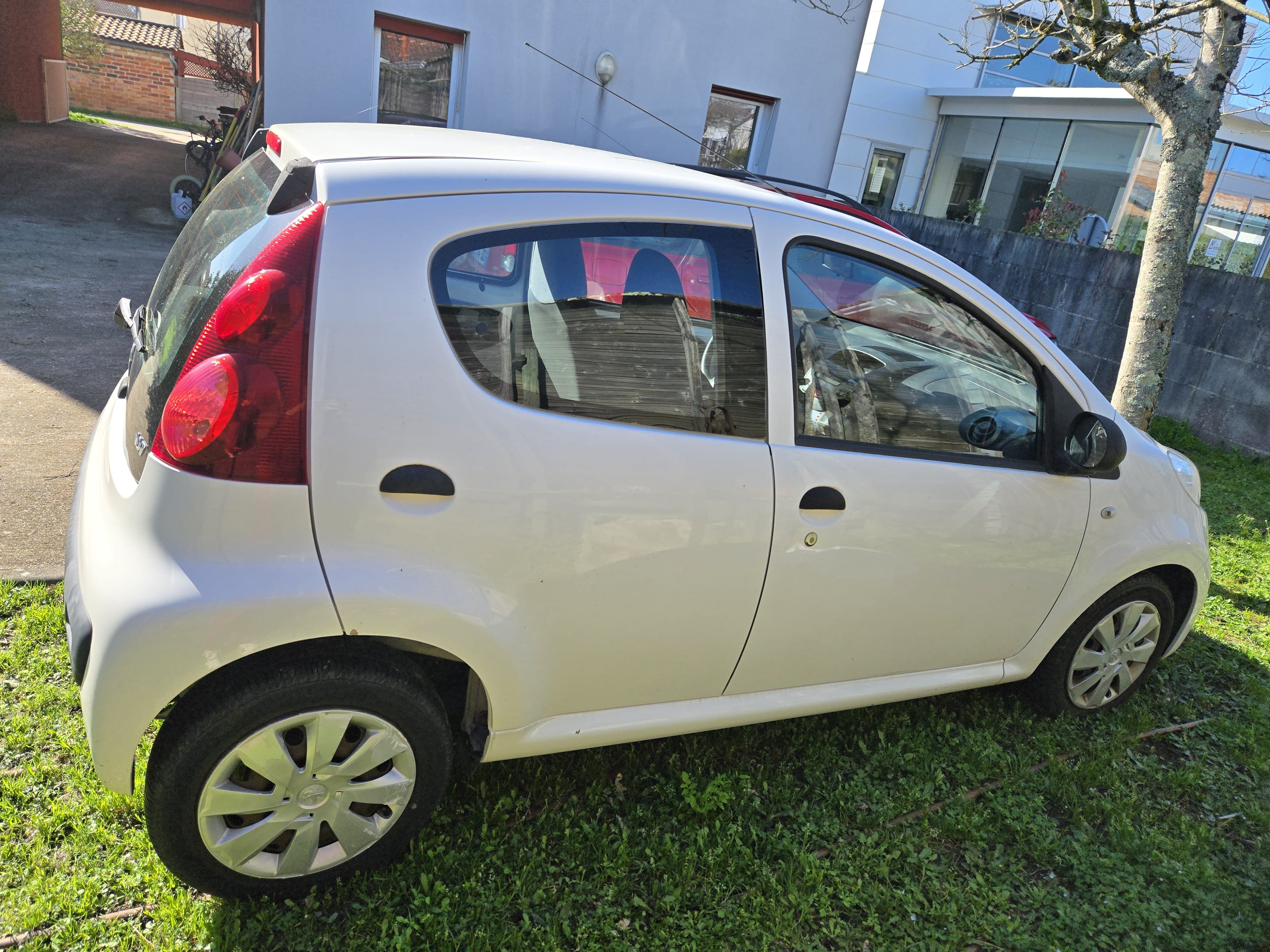 Peugeot 107 avec Port USB