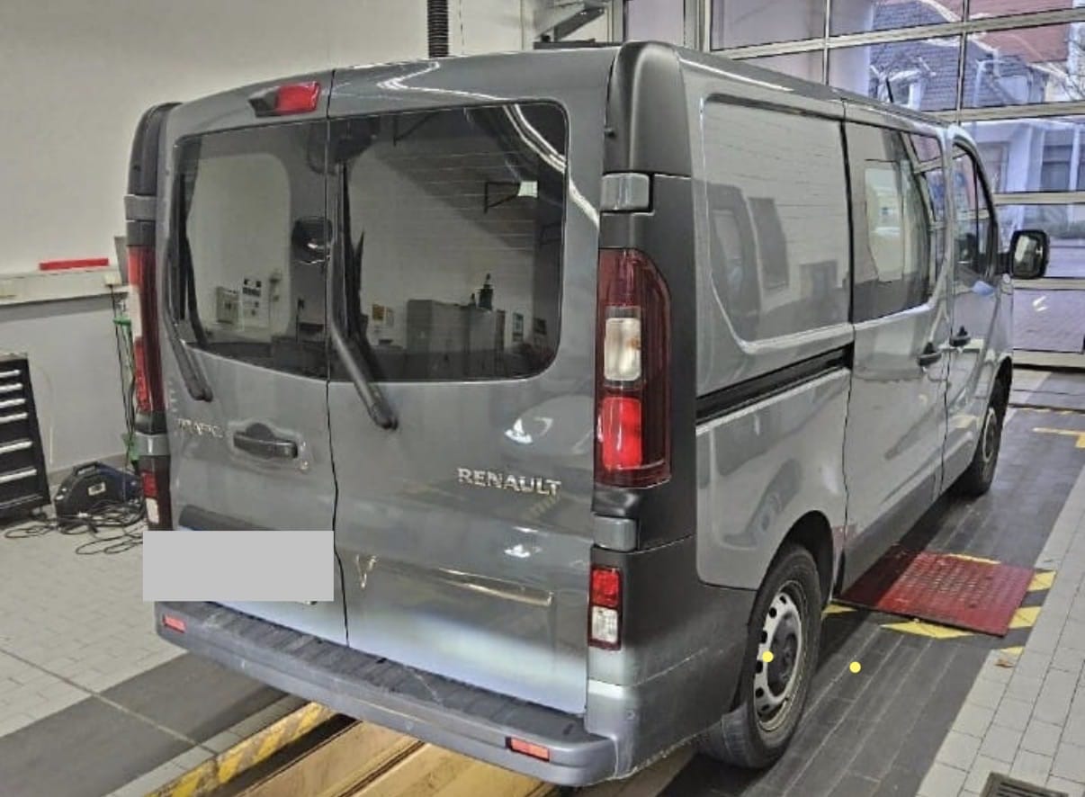 Renault Trafic Doppelkabine mit Navigationsgerät