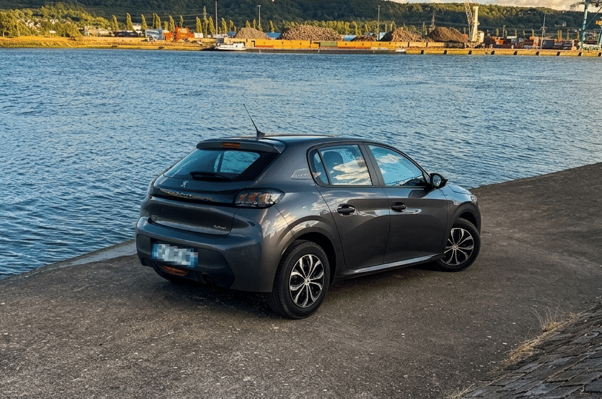 Peugeot 208 avec Autoradio