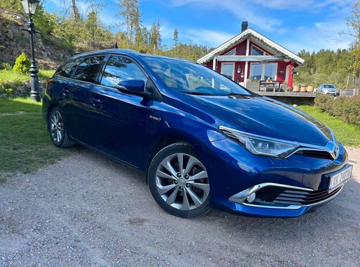Toyota Auris Touring Sports, 2015, Blyfri 95 / Elektro (Hybrid), Automatik
