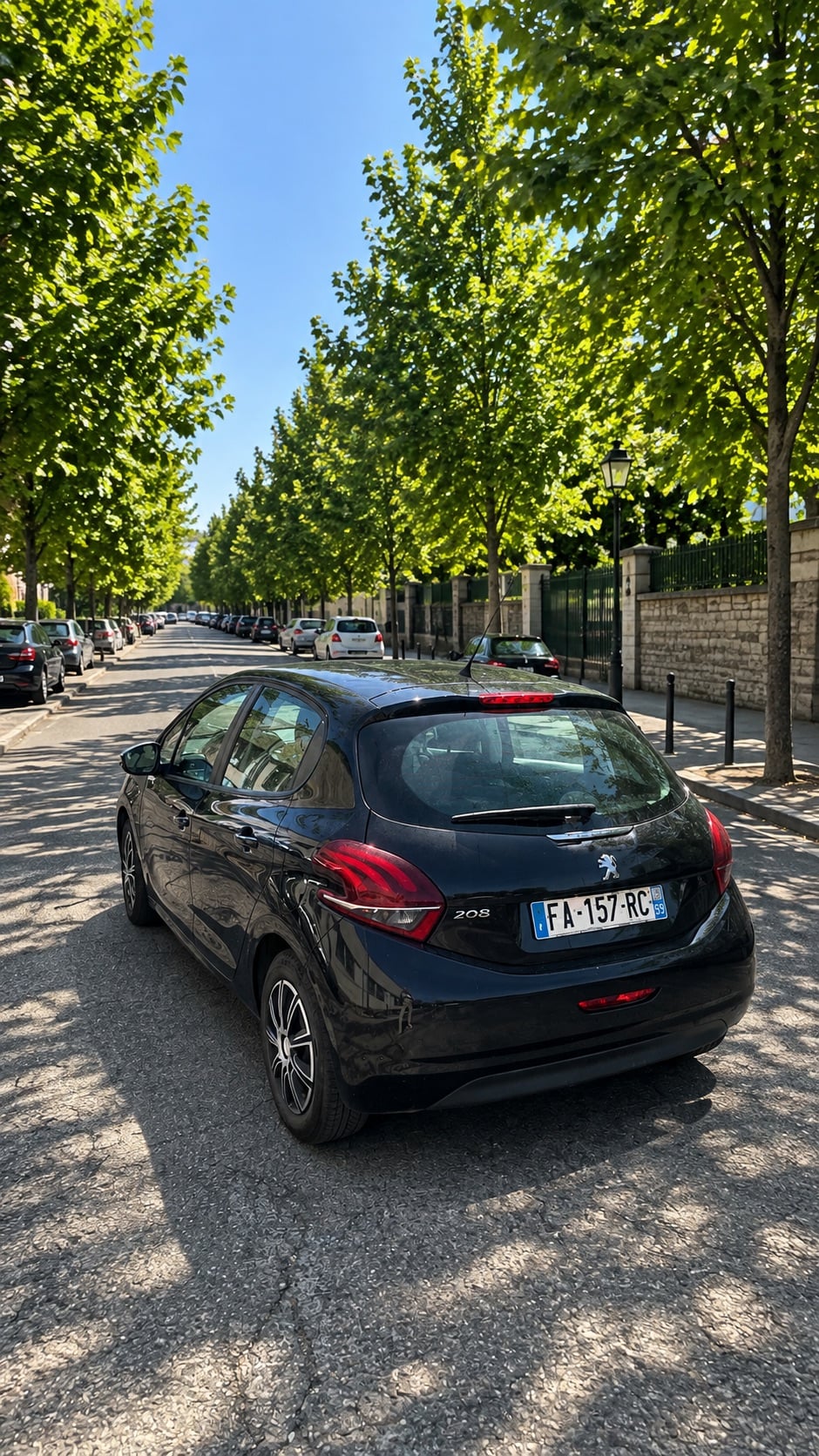 Peugeot 208 mit Navigationsgerät