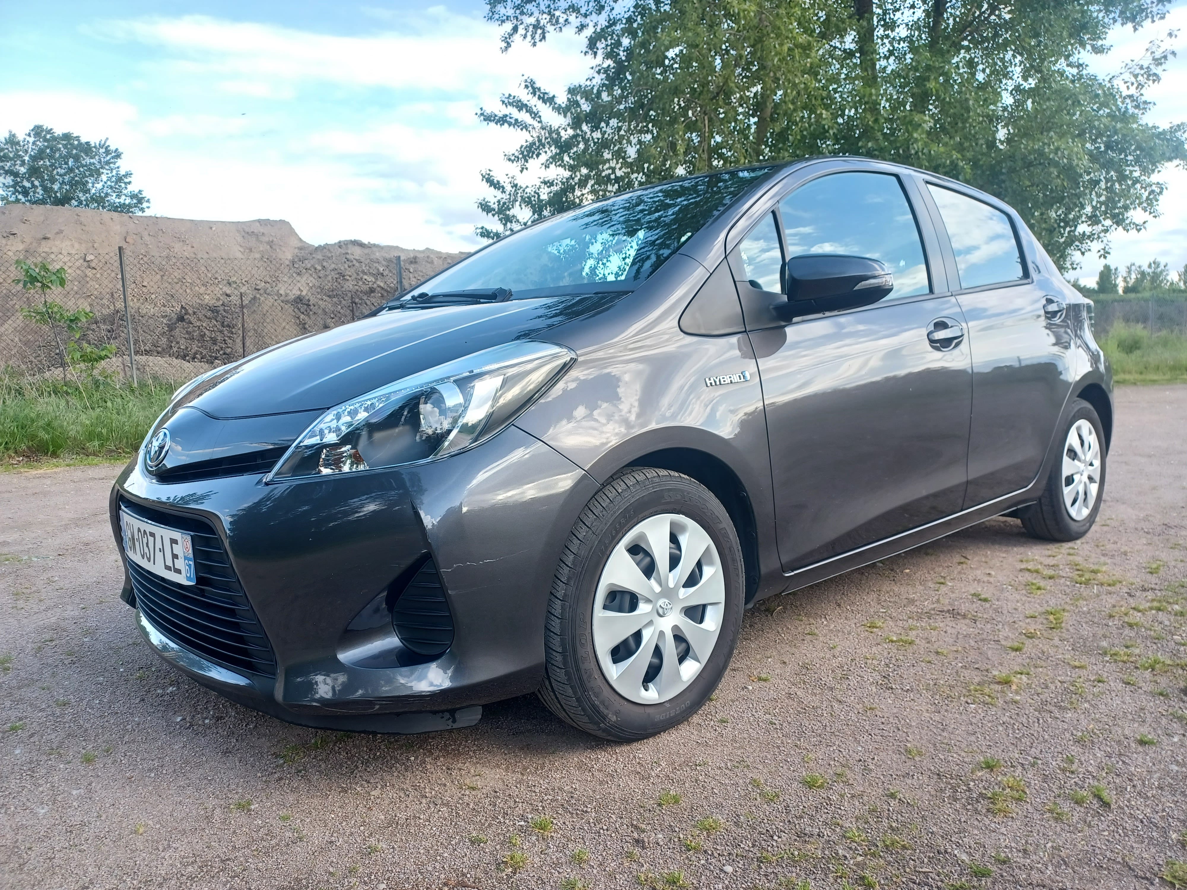 Toyota Yaris Hybride, 2012, Essence 95 / Électrique (hybride), automatique